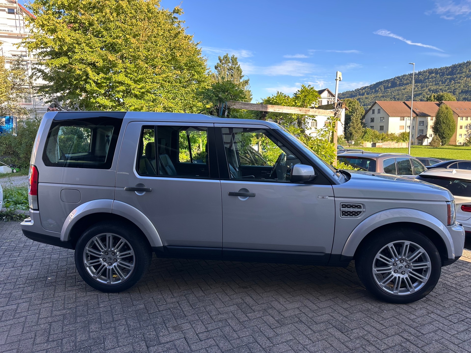 LAND ROVER Discovery 3.0 SDV6 HSE Automatic-image-4