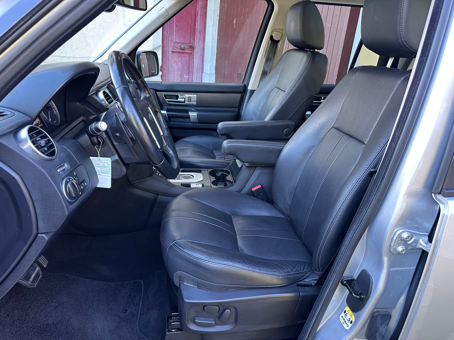 LAND ROVER Discovery 3.0 SDV6 HSE Automatic-image-5