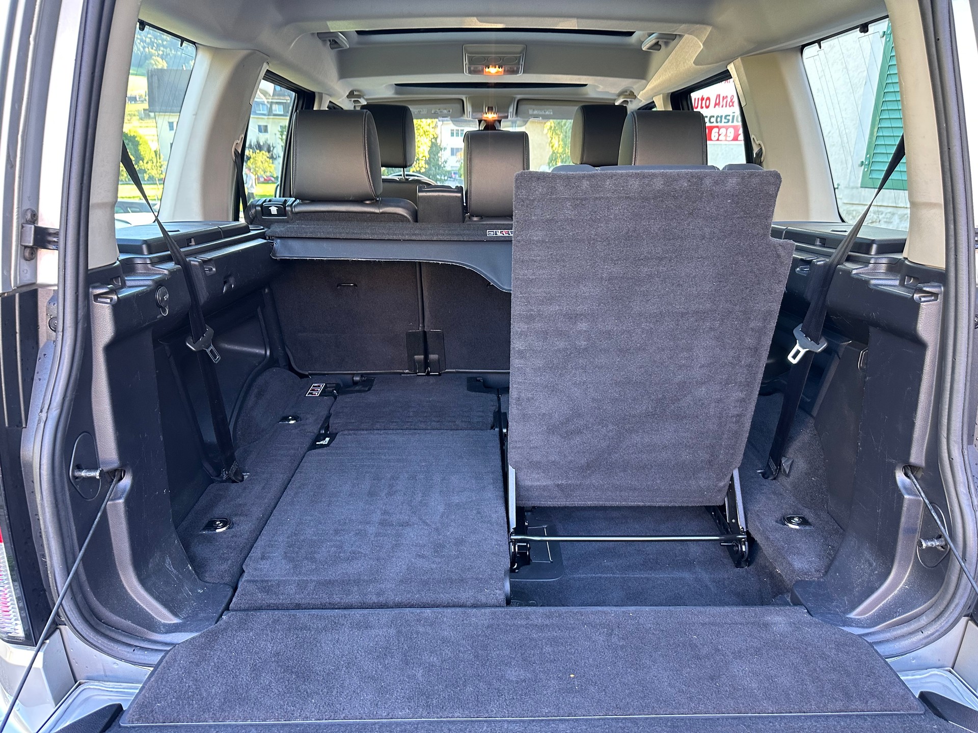 LAND ROVER Discovery 3.0 SDV6 HSE Automatic-image-11