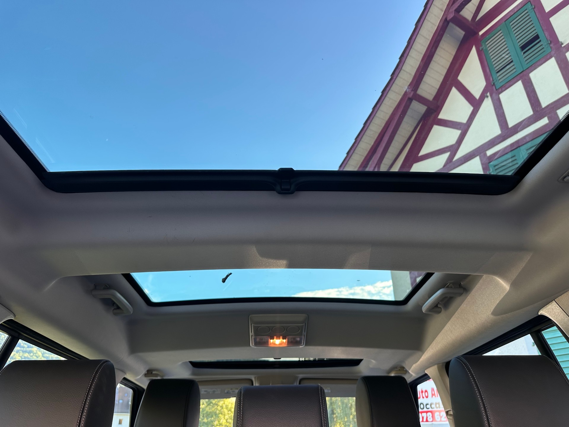 LAND ROVER Discovery 3.0 SDV6 HSE Automatic-image-10