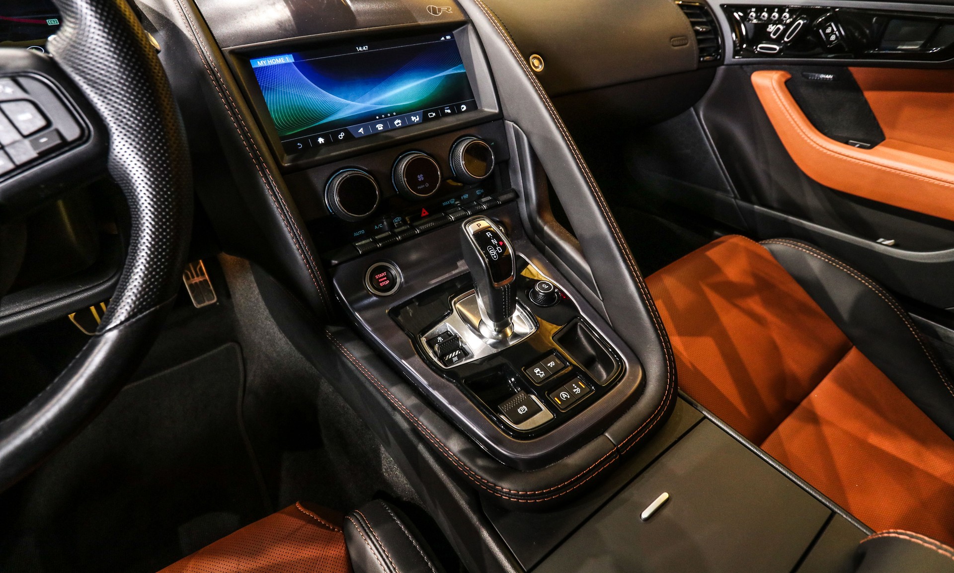 JAGUAR F-Type R Coupé 5.0 V8 S/C AWD 575ps-image-13