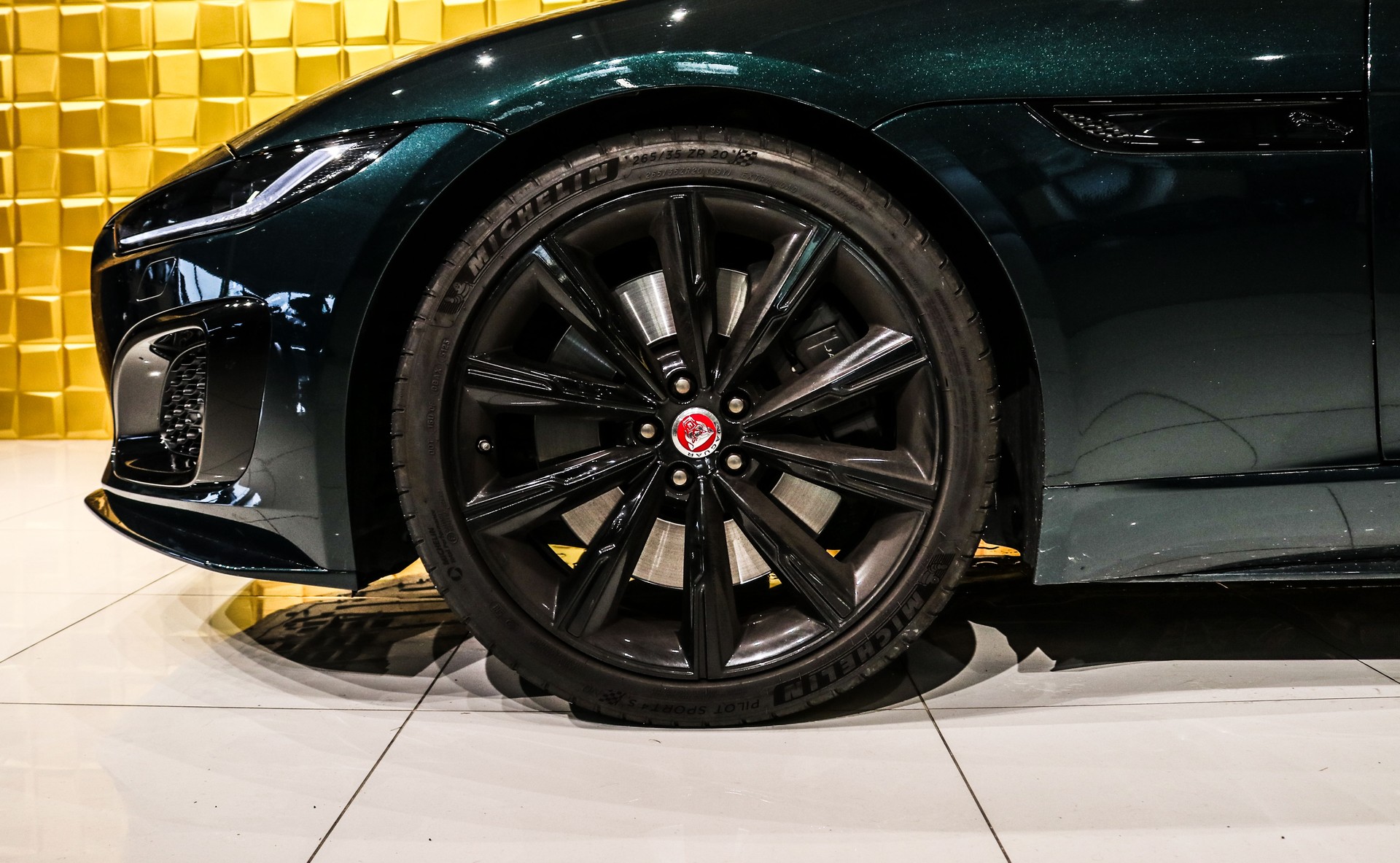 JAGUAR F-Type R Coupé 5.0 V8 S/C AWD 575ps-image-7