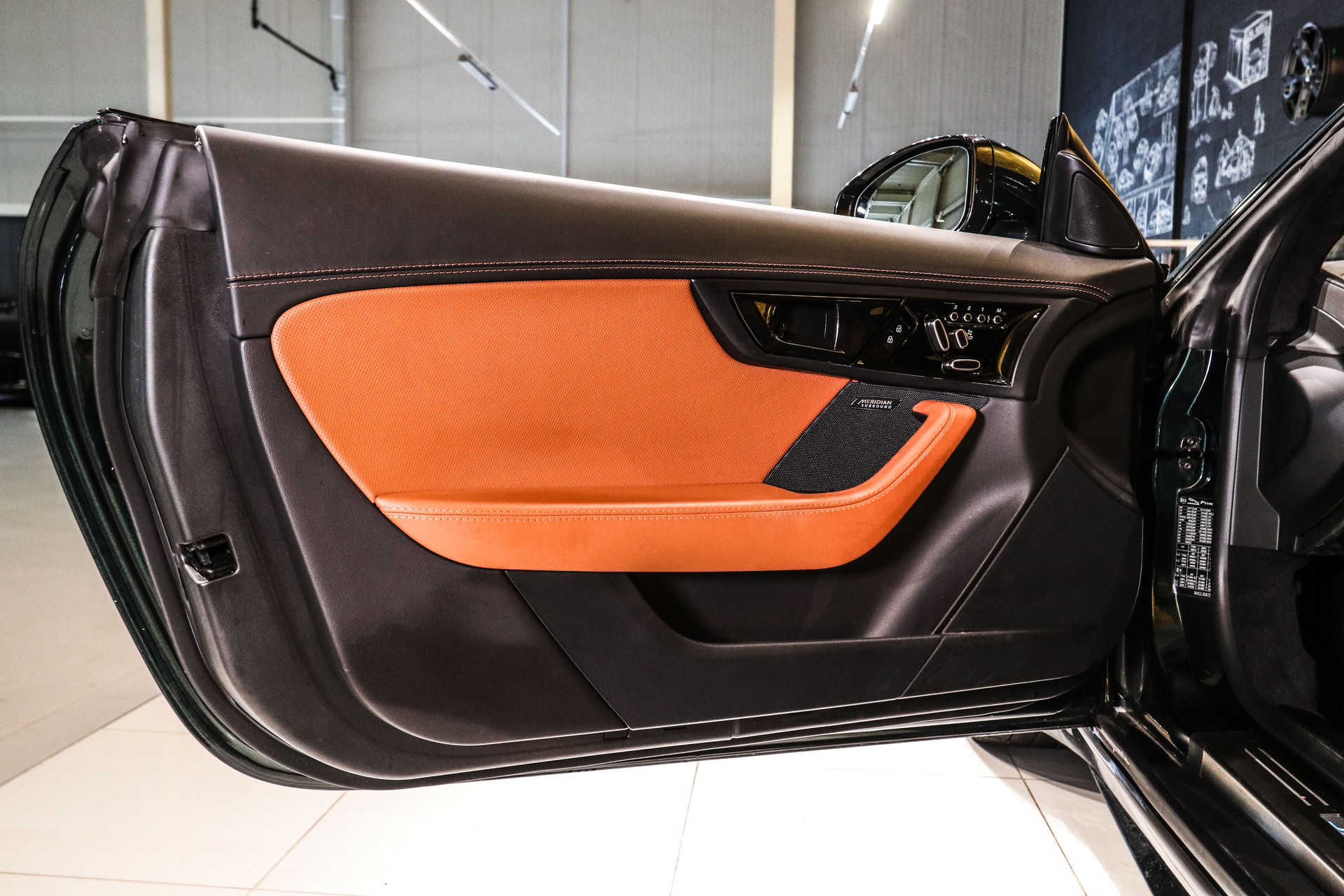 JAGUAR F-Type R Coupé 5.0 V8 S/C AWD 575ps-image-18