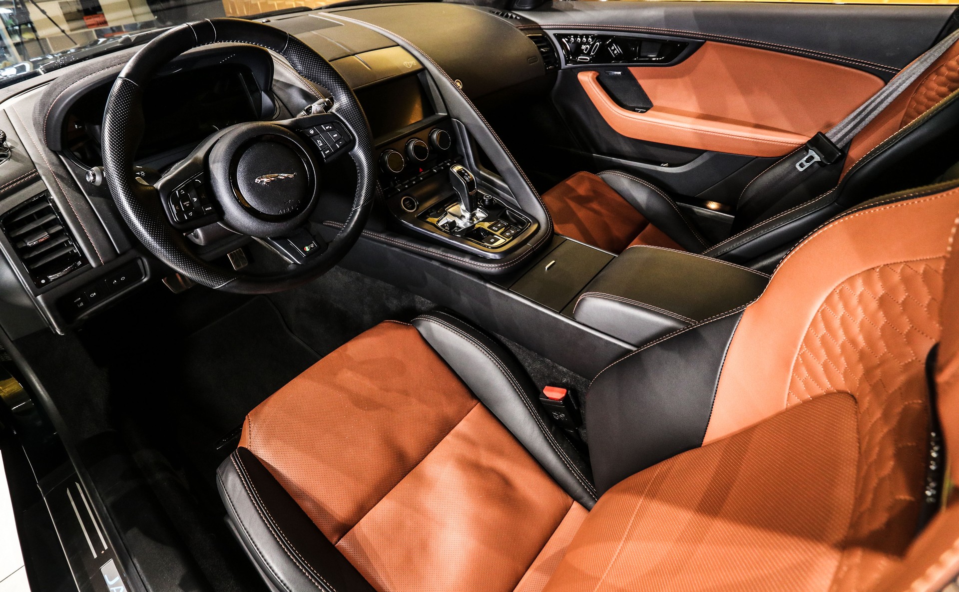 JAGUAR F-Type R Coupé 5.0 V8 S/C AWD 575ps-image-11