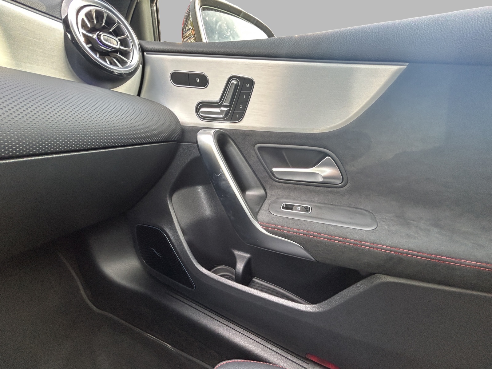 MERCEDES-BENZ A 200 Night Star 7G-DCT-image-15