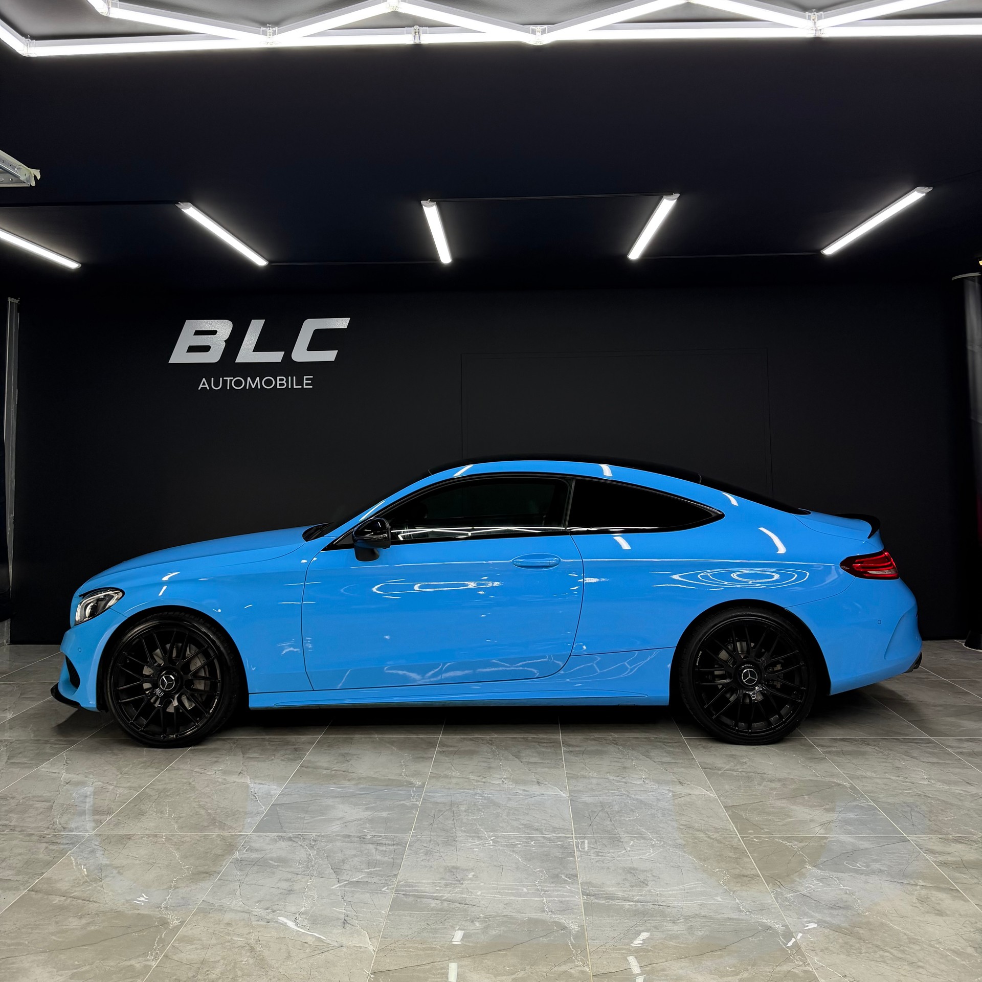 MERCEDES-BENZ C 300 AMG Line Coupé 7G-tronic-image-2