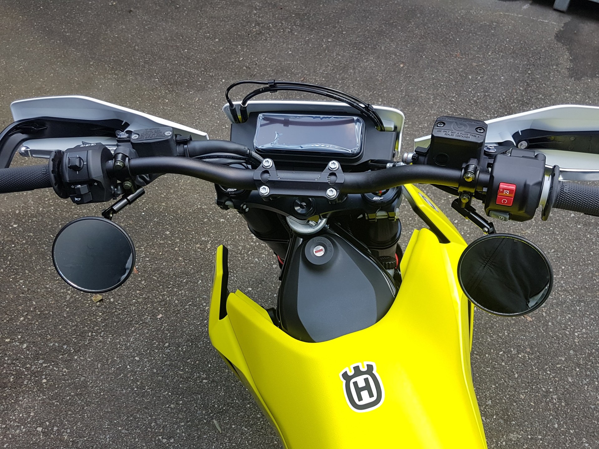 HUSQVARNA 701 Supermoto-showroom-element-3