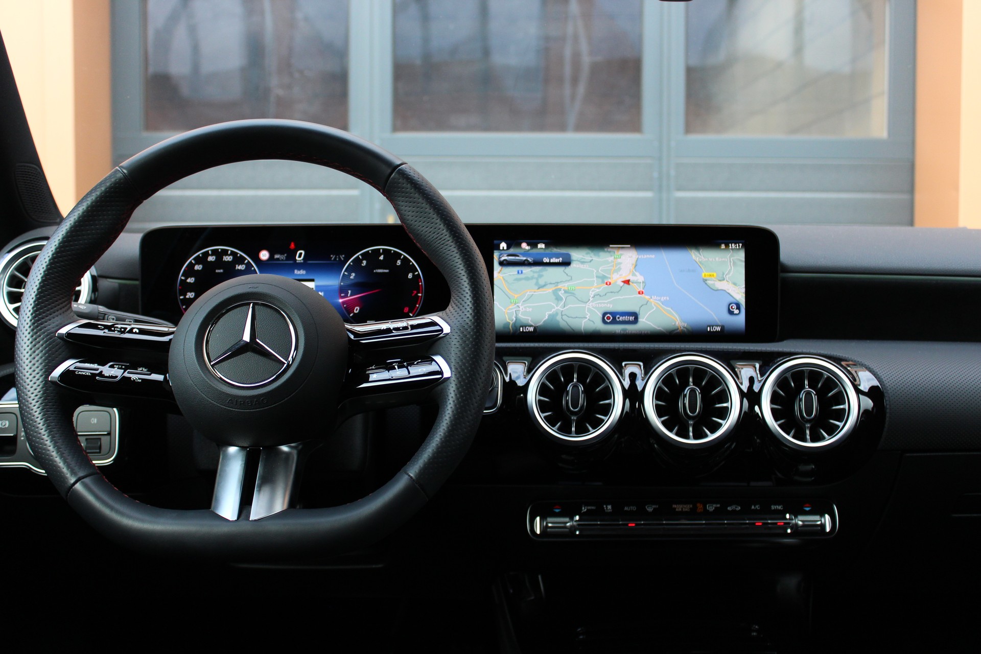 MERCEDES-BENZ A 200 7G-DCT AMG Line Facelift - " Caméra * Jantes 18' * Tempomat Adaptatif * Aides à la conduite"-image-8