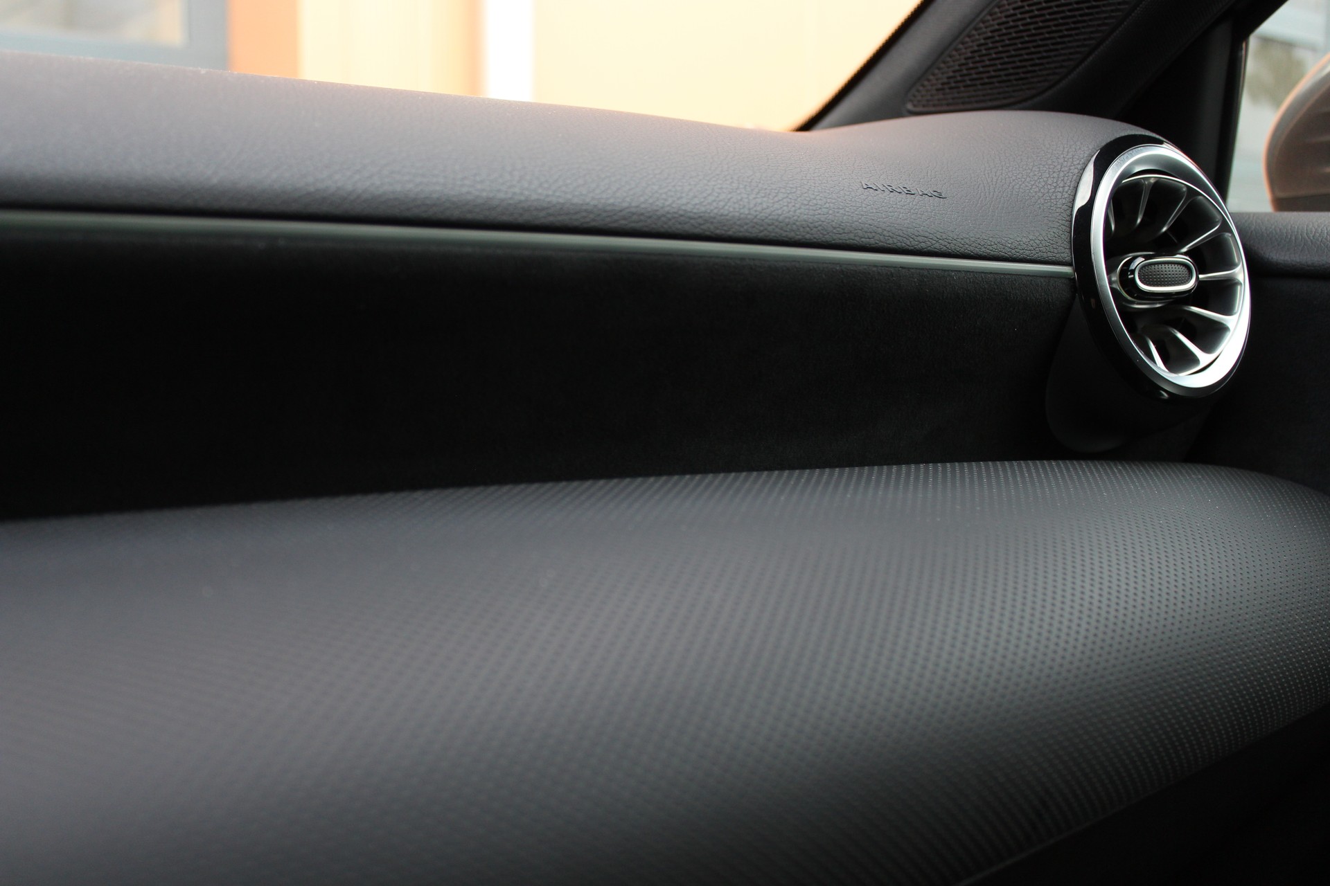 MERCEDES-BENZ A 200 7G-DCT AMG Line Facelift - " Caméra * Jantes 18' * Tempomat Adaptatif * Aides à la conduite"-image-13
