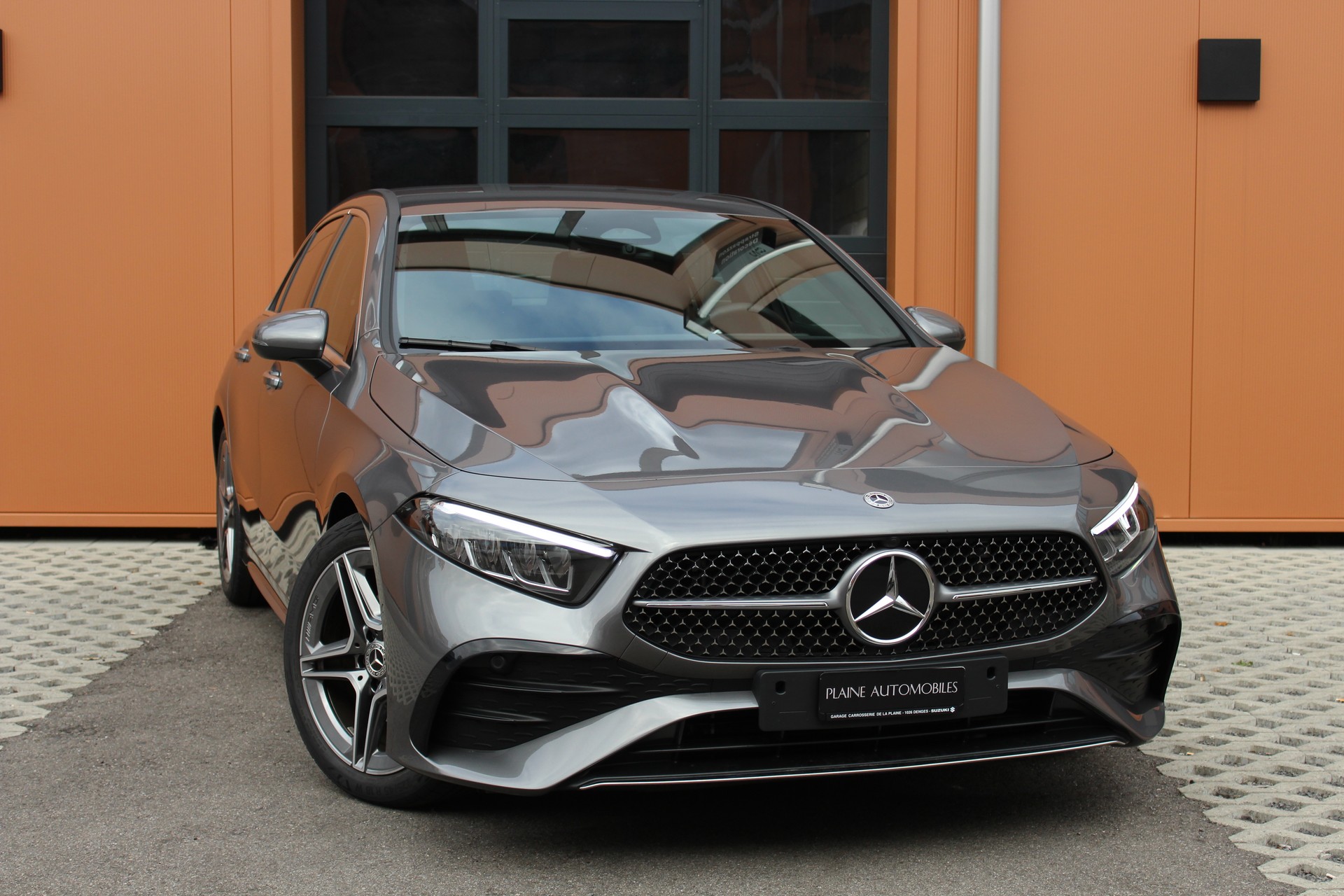 MERCEDES-BENZ A 200 7G-DCT AMG Line Facelift - " Caméra * Jantes 18' * Tempomat Adaptatif * Aides à la conduite"-image-0