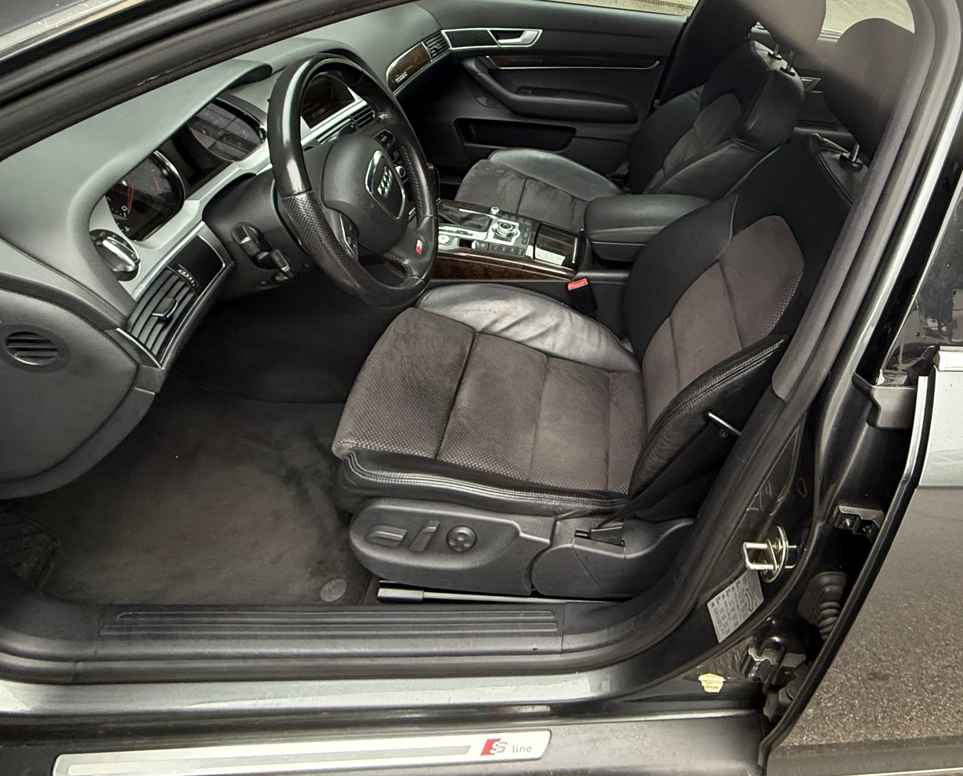AUDI A6 Avant 3.0 TFSI quattro tiptronic-image-4
