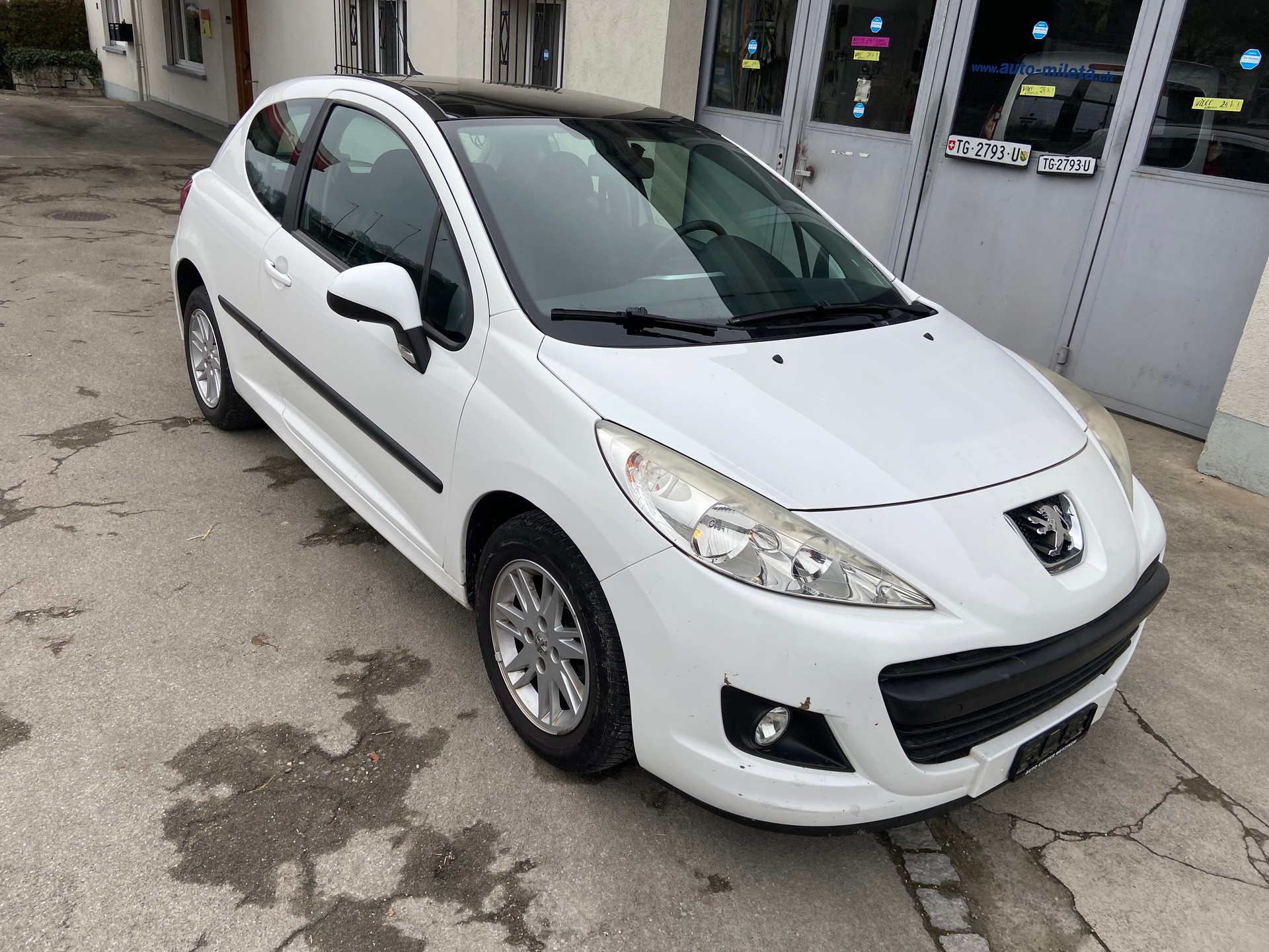 PEUGEOT 207 1.4 Swiss Edition-image-1