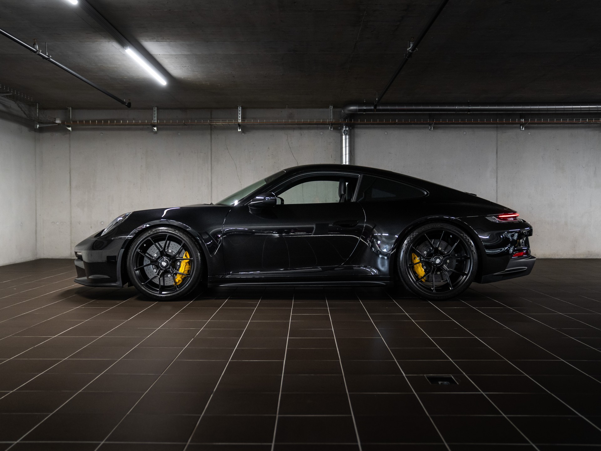 PORSCHE 911 GT3 Touring-image-1