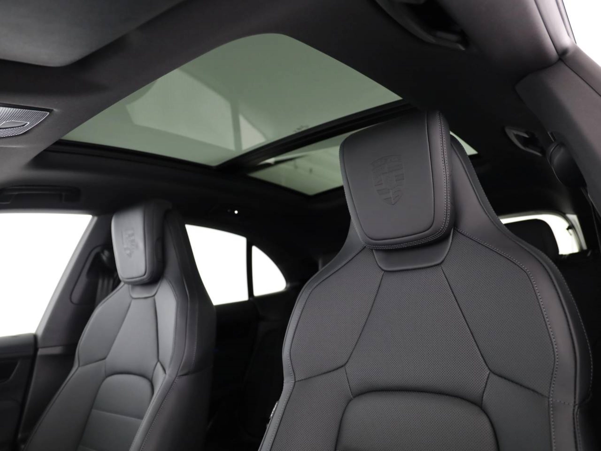 PORSCHE Macan 4S-image-16