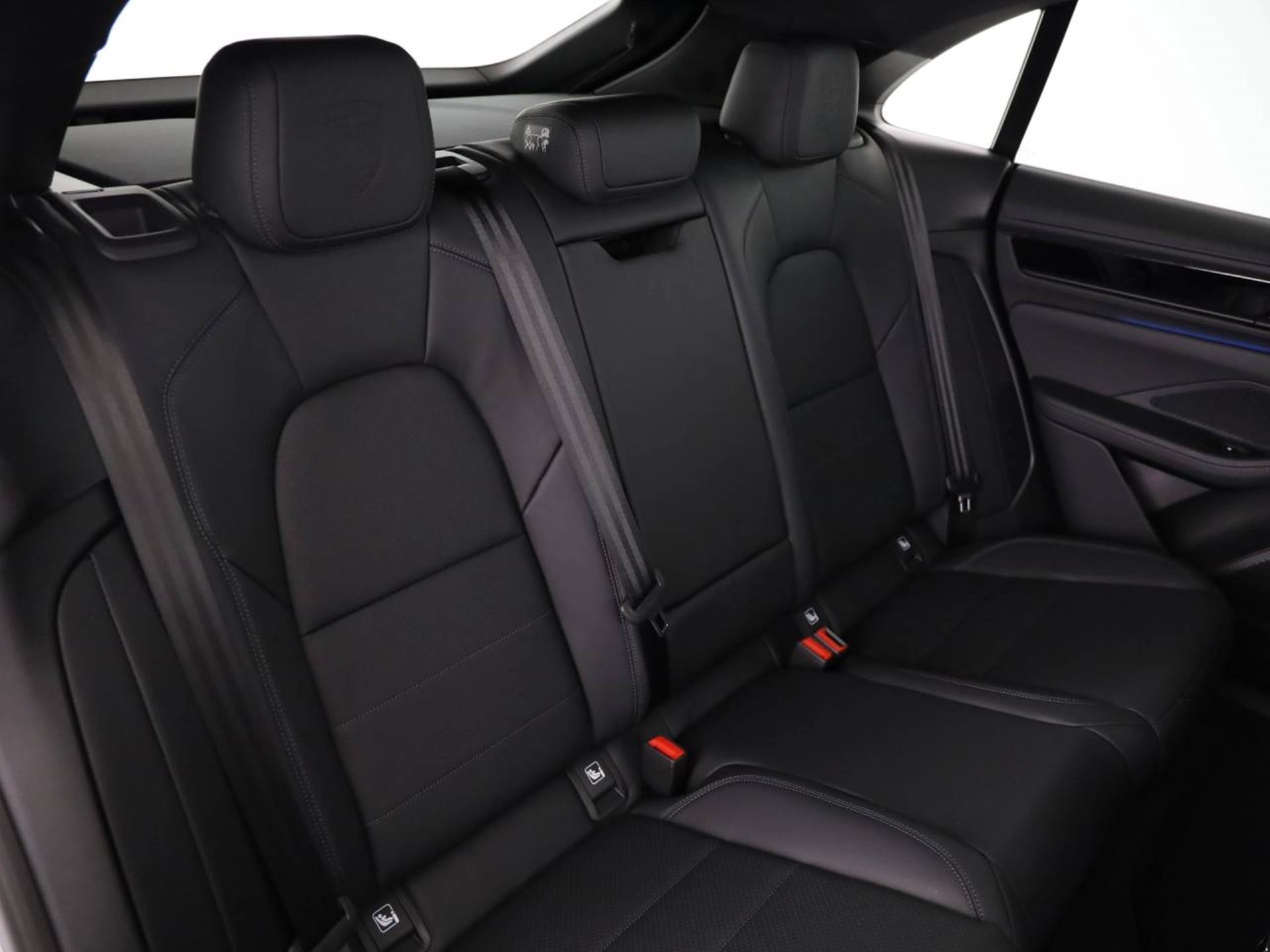 PORSCHE Macan 4S-image-18