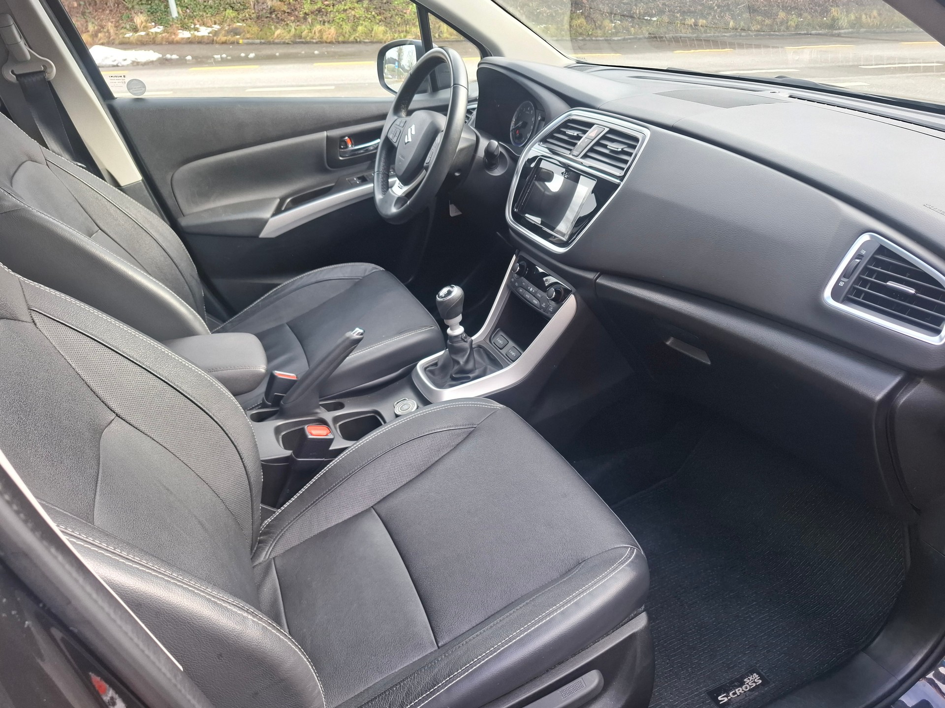 SUZUKI SX4 S-Cross 1.4 16V Generation Top Hybrid 4WD-image-5