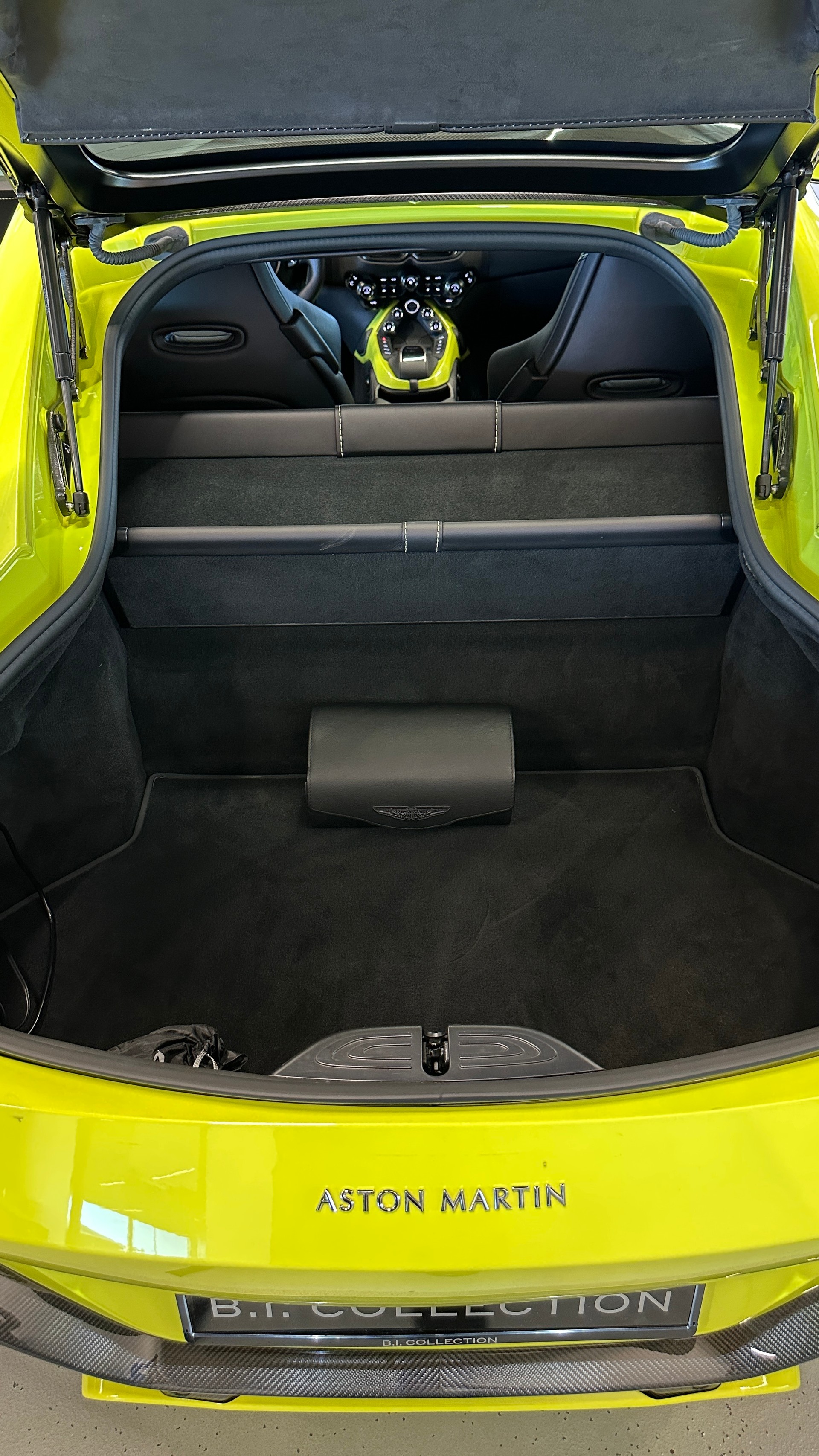 ASTON MARTIN V8 Vantage-image-20
