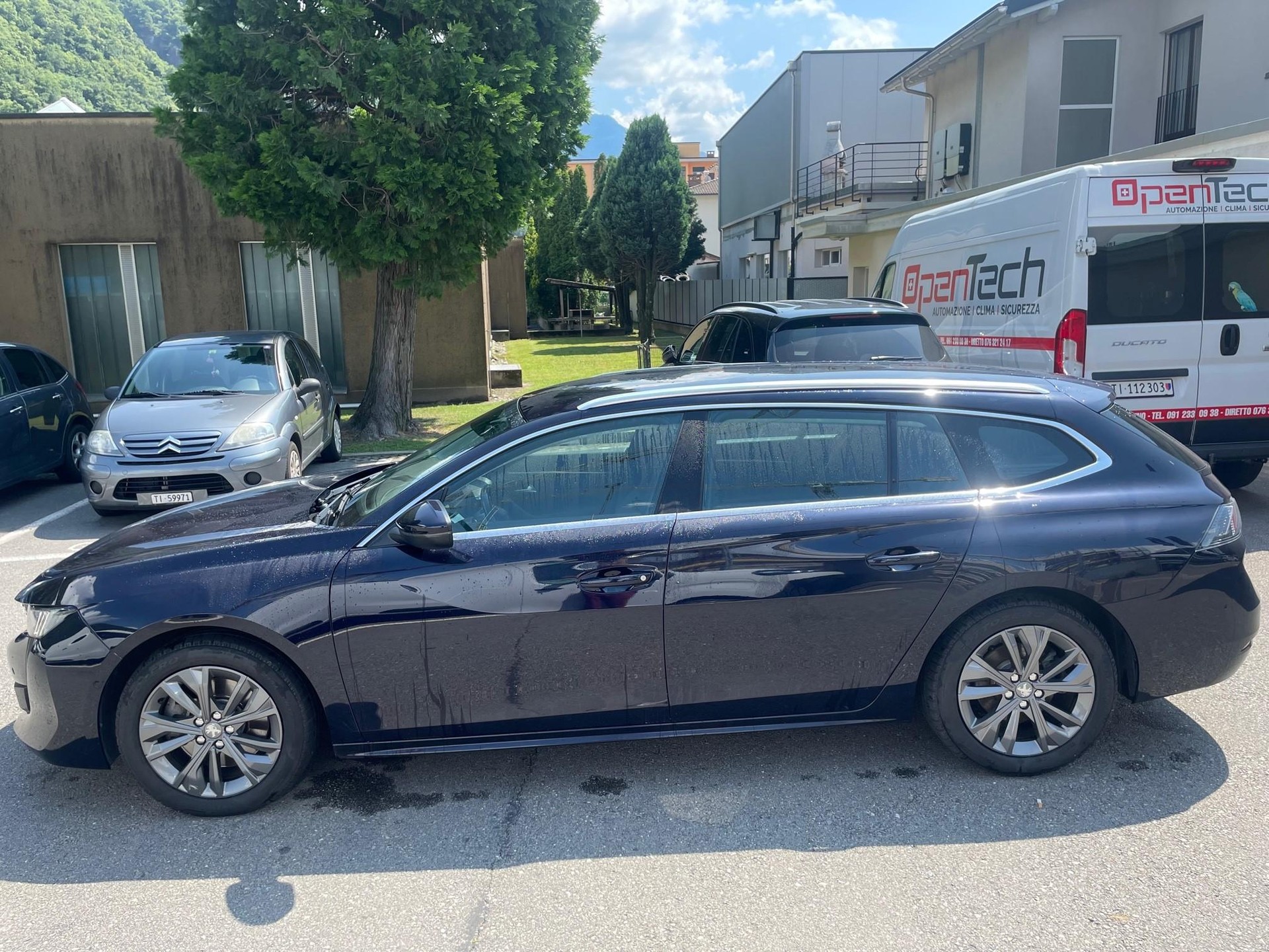 PEUGEOT 508 SW 2.0 BlueHDi 180 Allure-image-9