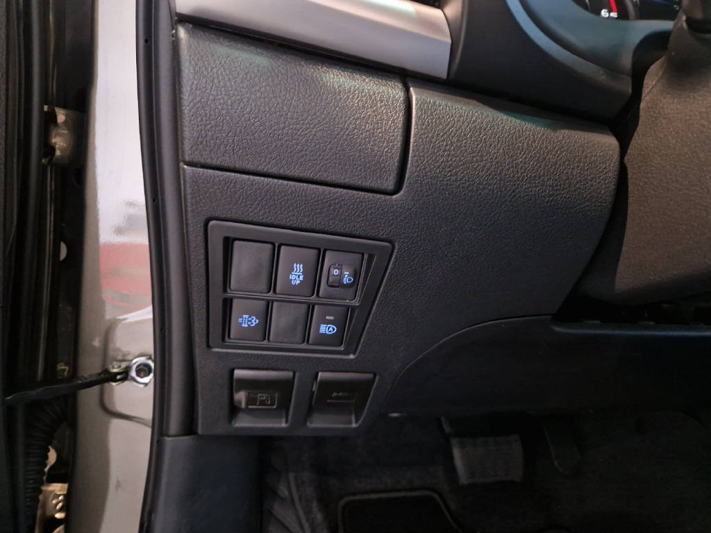 TOYOTA Hilux Double Cab.-Pick-up 2.8 48038/004-image-14