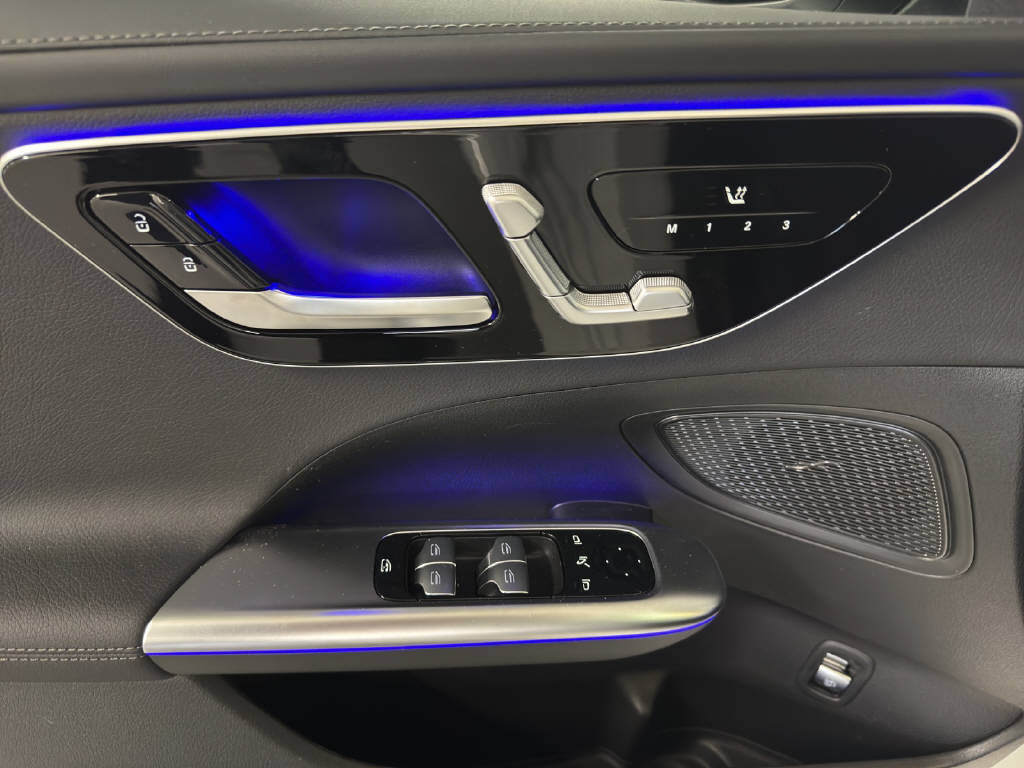 MERCEDES-BENZ C 220 d AMG Line 4Matic Swiss Star T-Modell-image-4