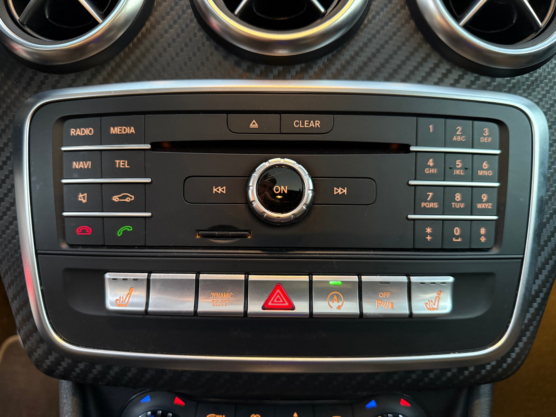 MERCEDES-BENZ A 220 d AMG Line 4Matic 7G-DCT-image-11