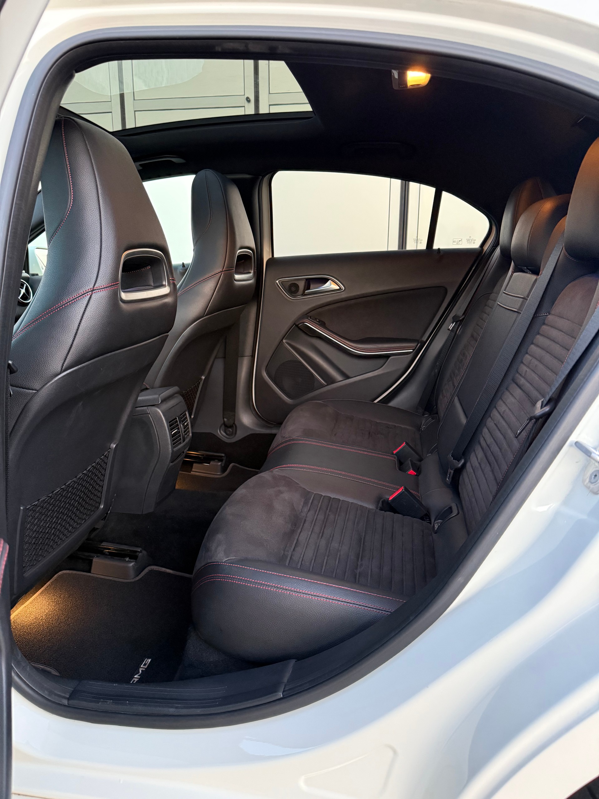 MERCEDES-BENZ A 220 d AMG Line 4Matic 7G-DCT-image-13