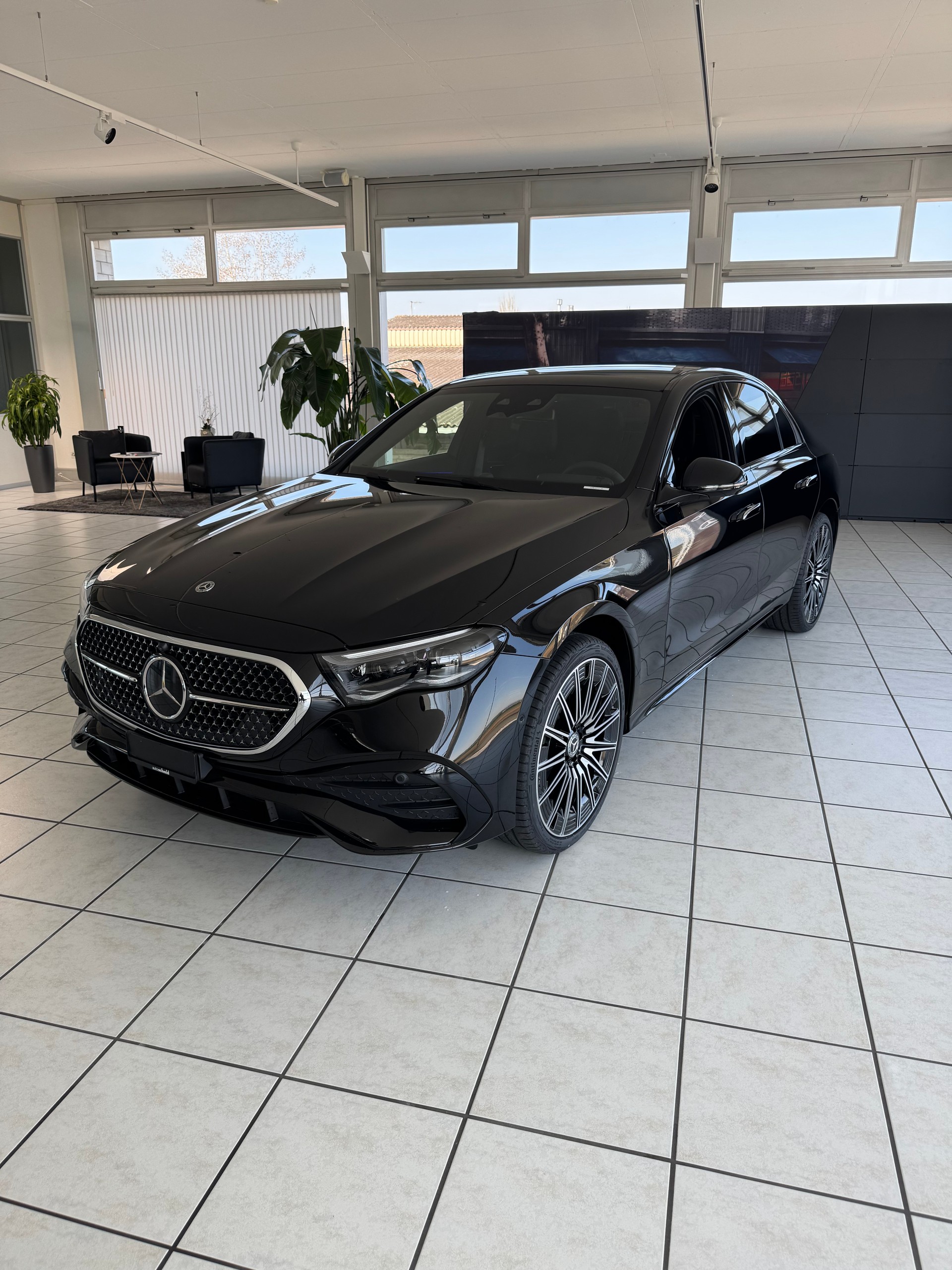 MERCEDES-BENZ E 220 d 4Matic-image-1