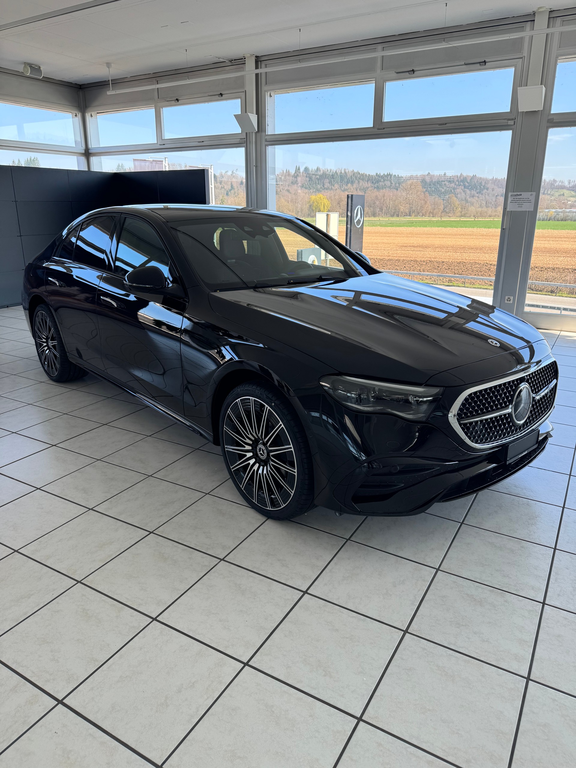 MERCEDES-BENZ E 220 d 4Matic-image-0