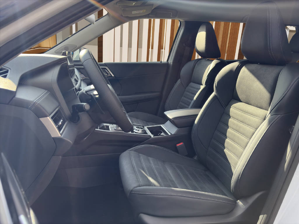 MITSUBISHI Outlander 2.4 PHEV Intense 4x4-image-8