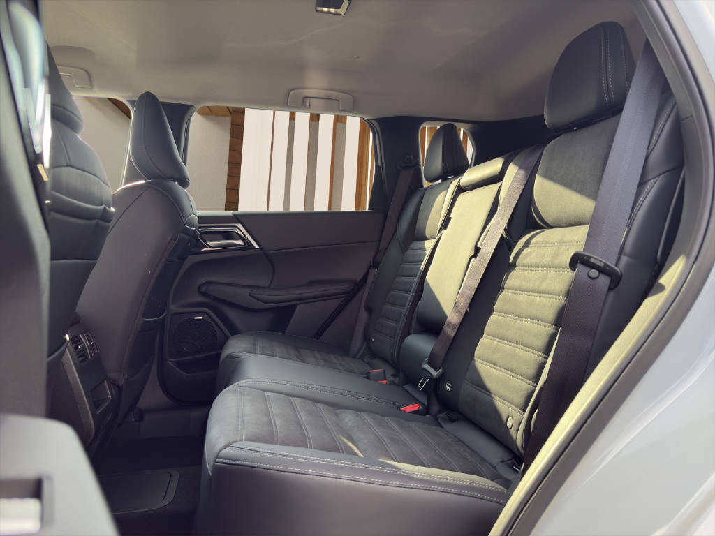 MITSUBISHI Outlander 2.4 PHEV Intense 4x4-image-12