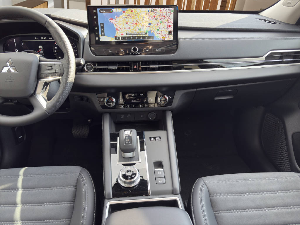MITSUBISHI Outlander 2.4 PHEV Intense 4x4-image-11