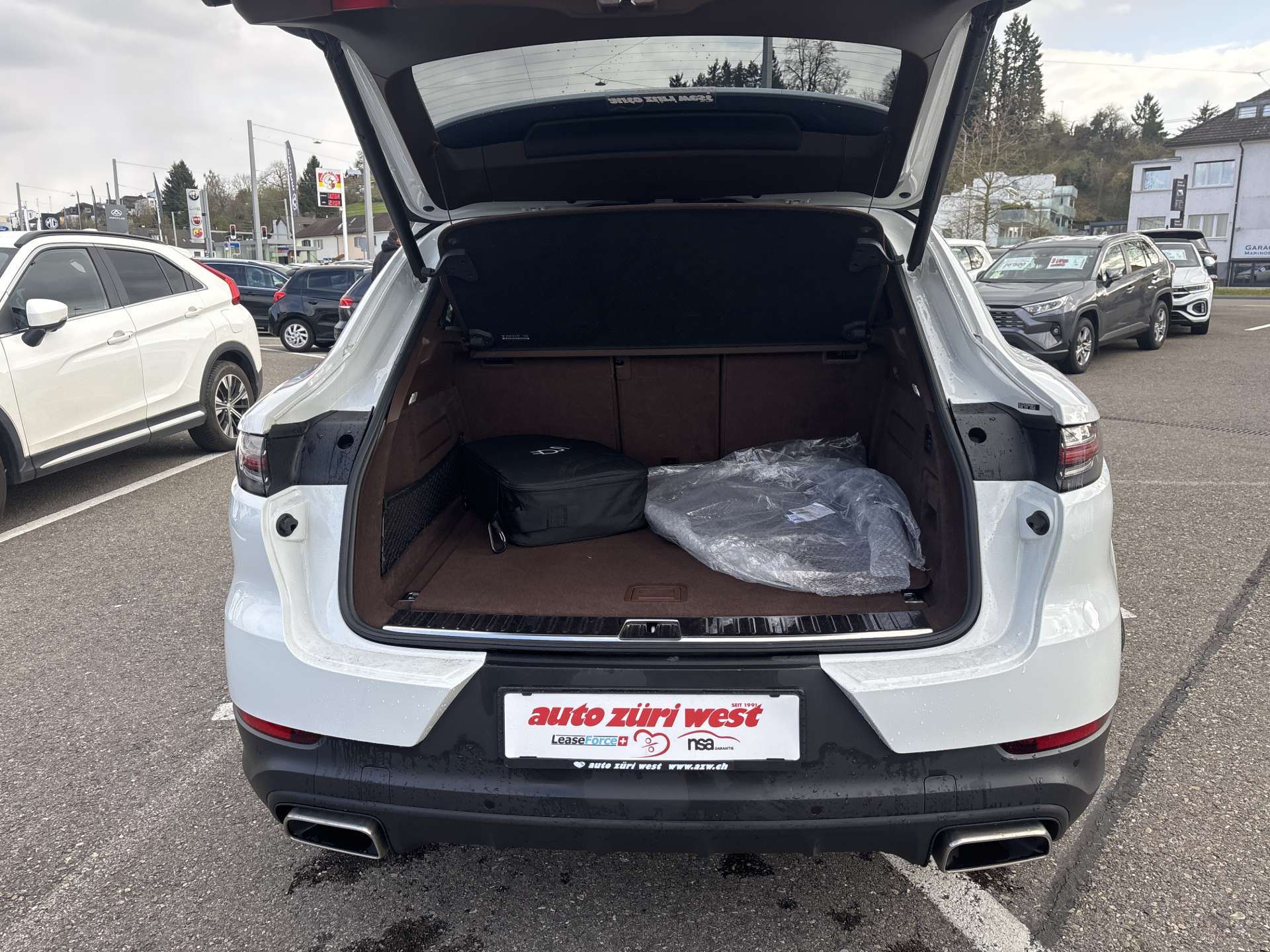 PORSCHE Cayenne Coupé E-Hybrid 462PS Automat-image-7