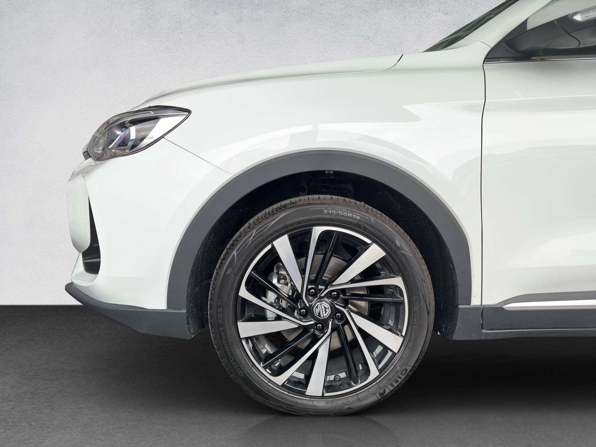 MG ZS 1.5 Hybrid+ Luxury-image-2