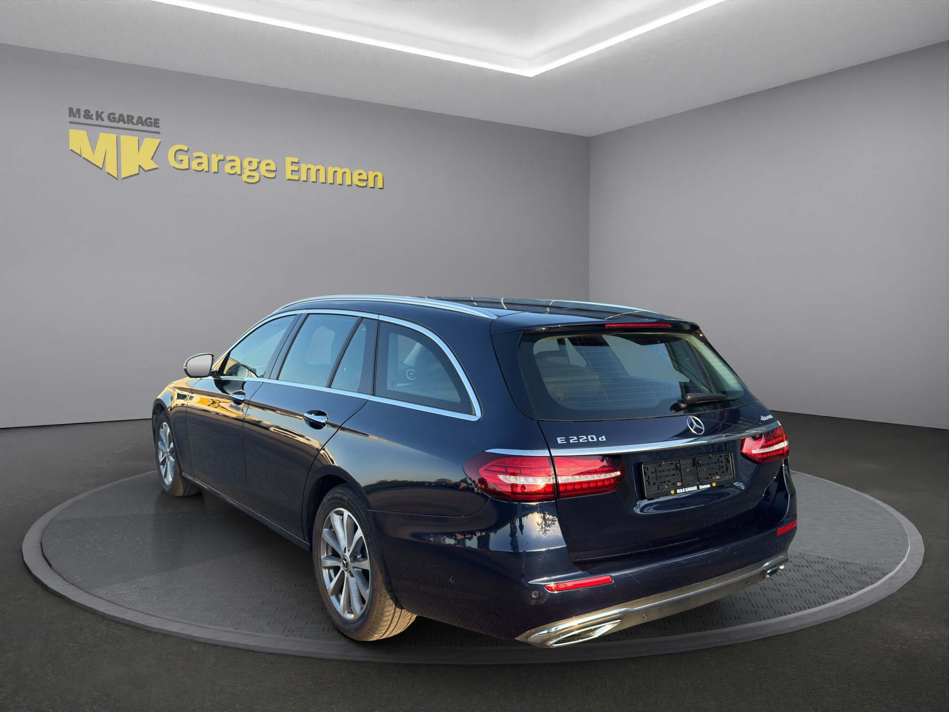 MERCEDES-BENZ E 220 d T 4Matic 9G-Tronic-image-2