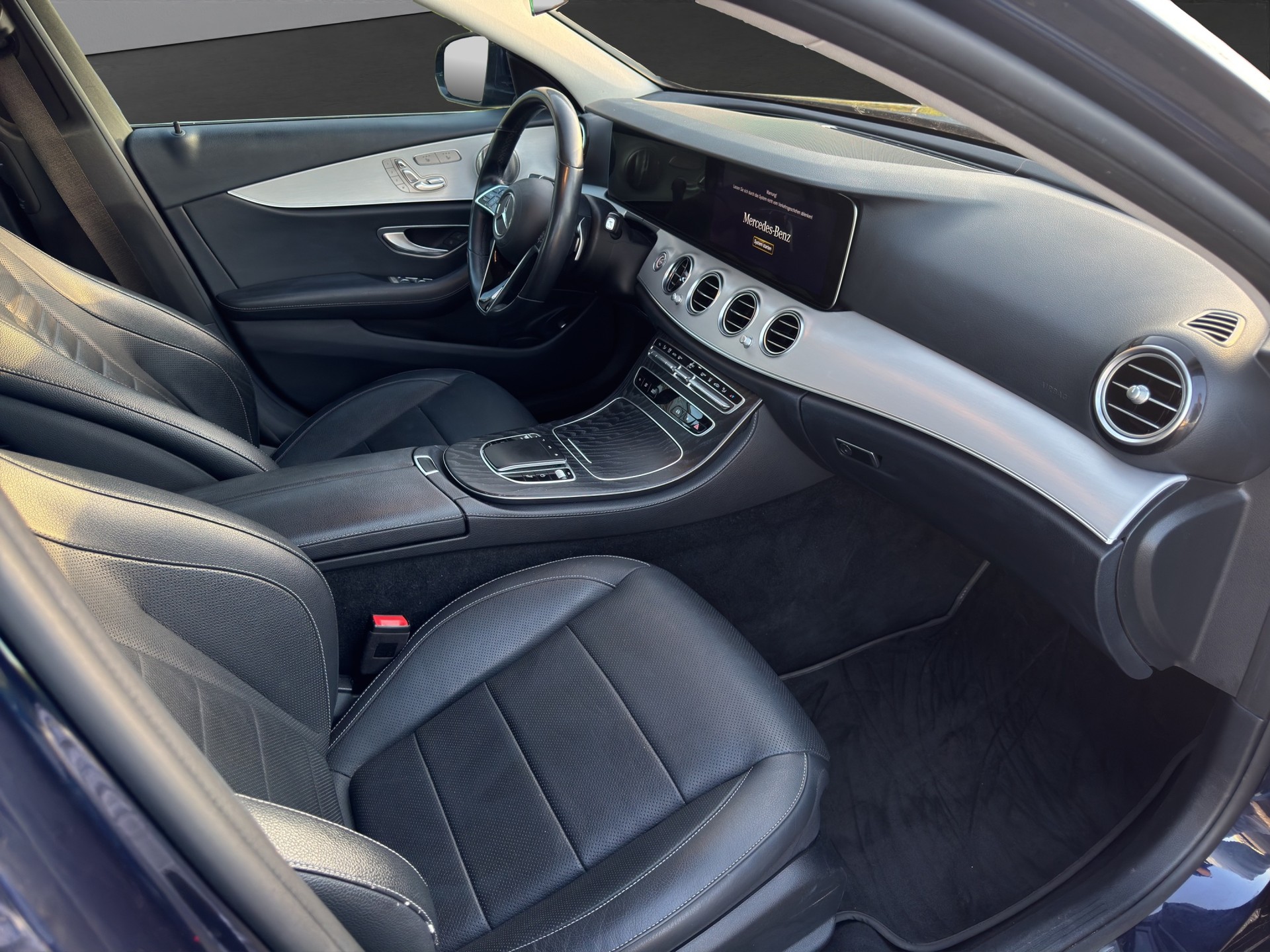 MERCEDES-BENZ E 220 d T 4Matic 9G-Tronic-image-10
