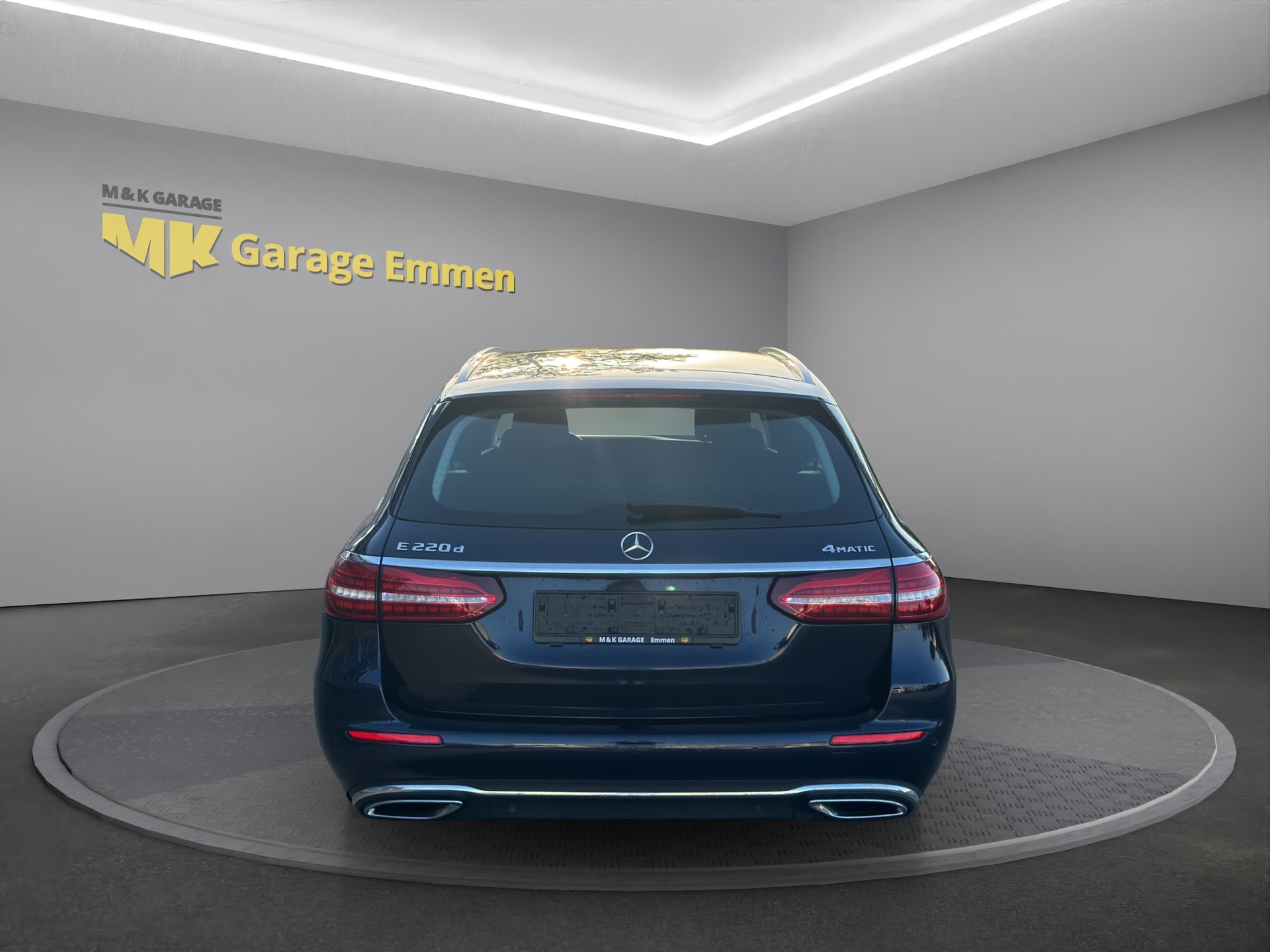 MERCEDES-BENZ E 220 d T 4Matic 9G-Tronic-image-3