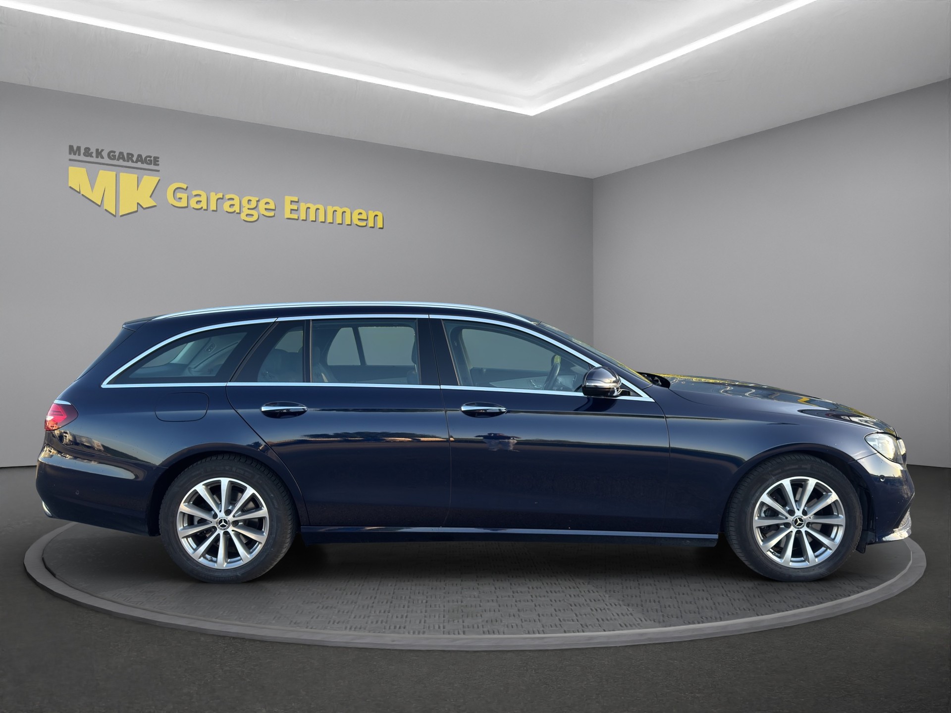 MERCEDES-BENZ E 220 d T 4Matic 9G-Tronic-image-5