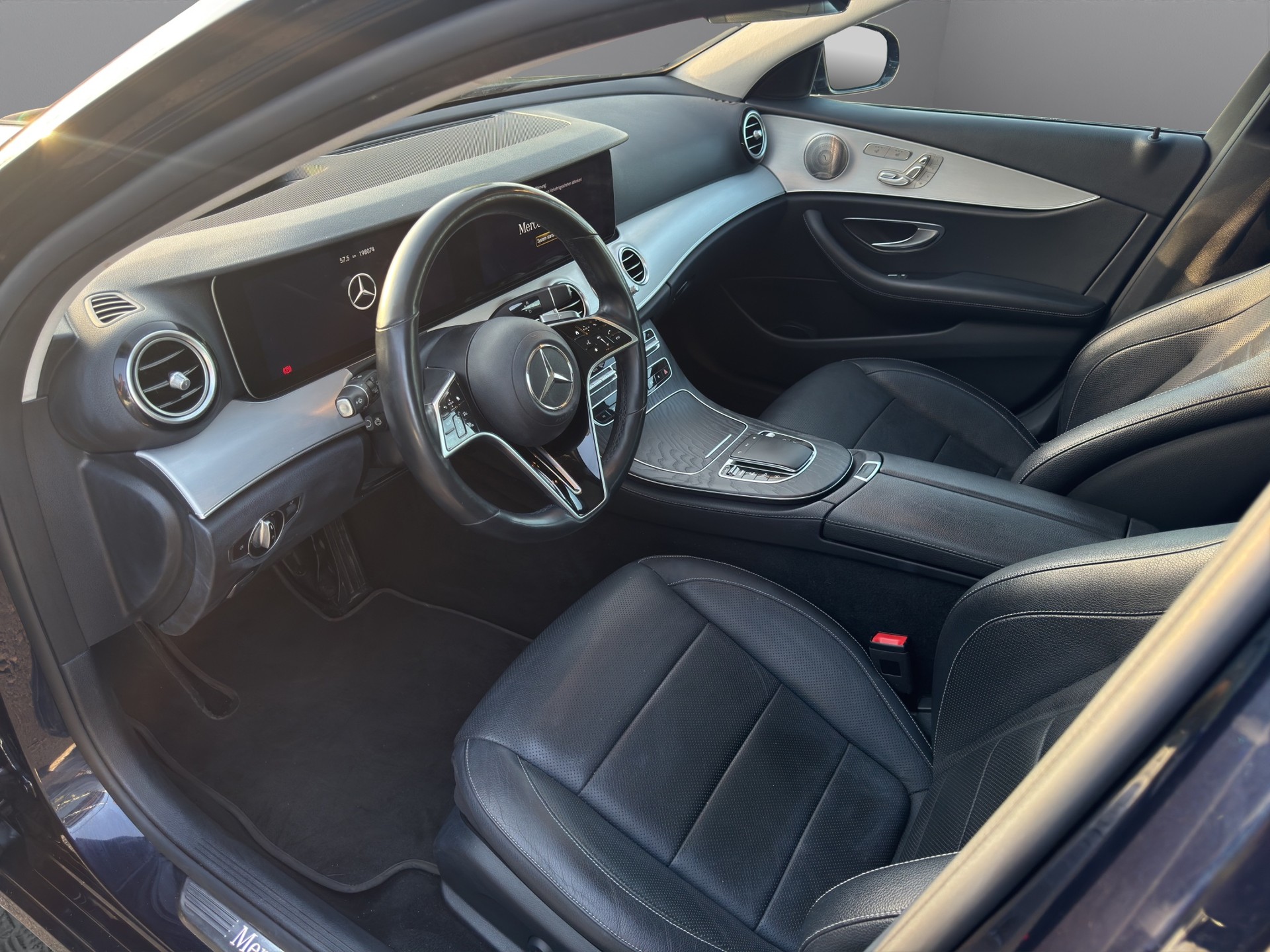 MERCEDES-BENZ E 220 d T 4Matic 9G-Tronic-image-11