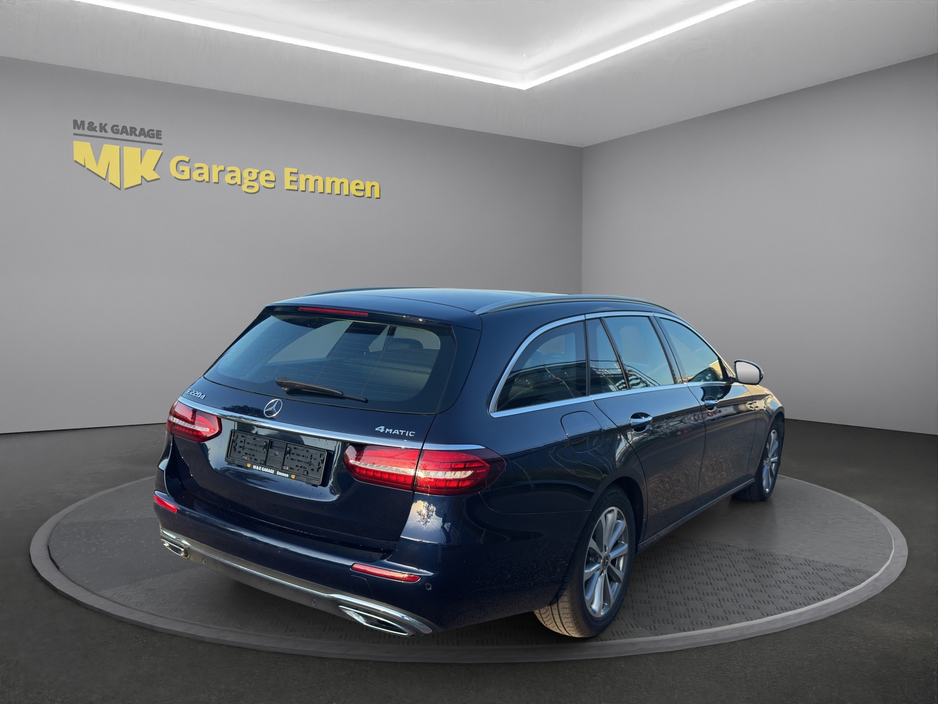 MERCEDES-BENZ E 220 d T 4Matic 9G-Tronic-image-4