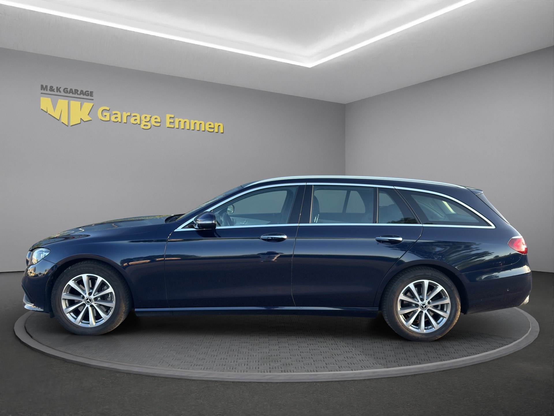 MERCEDES-BENZ E 220 d T 4Matic 9G-Tronic-image-1