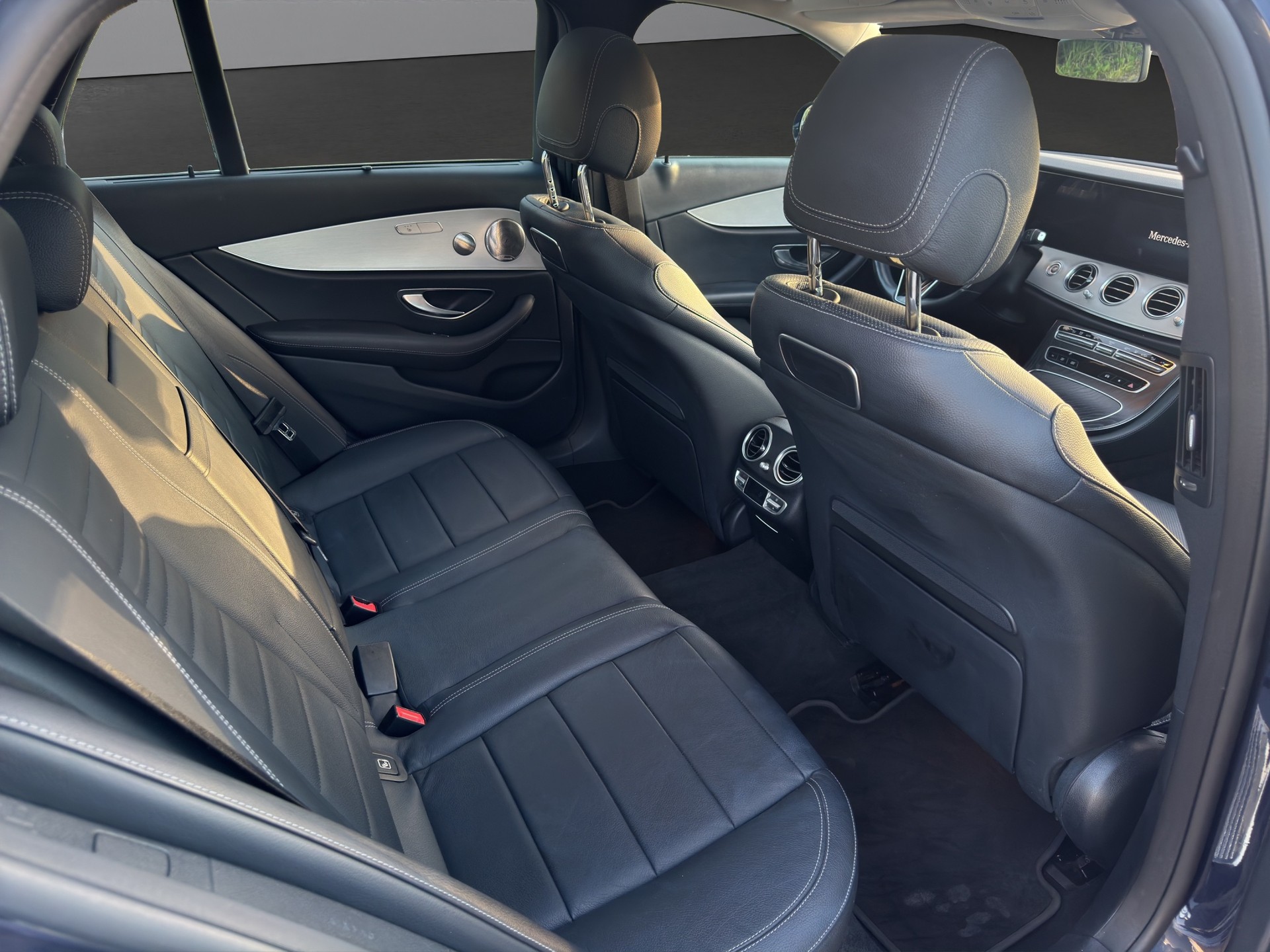MERCEDES-BENZ E 220 d T 4Matic 9G-Tronic-image-9