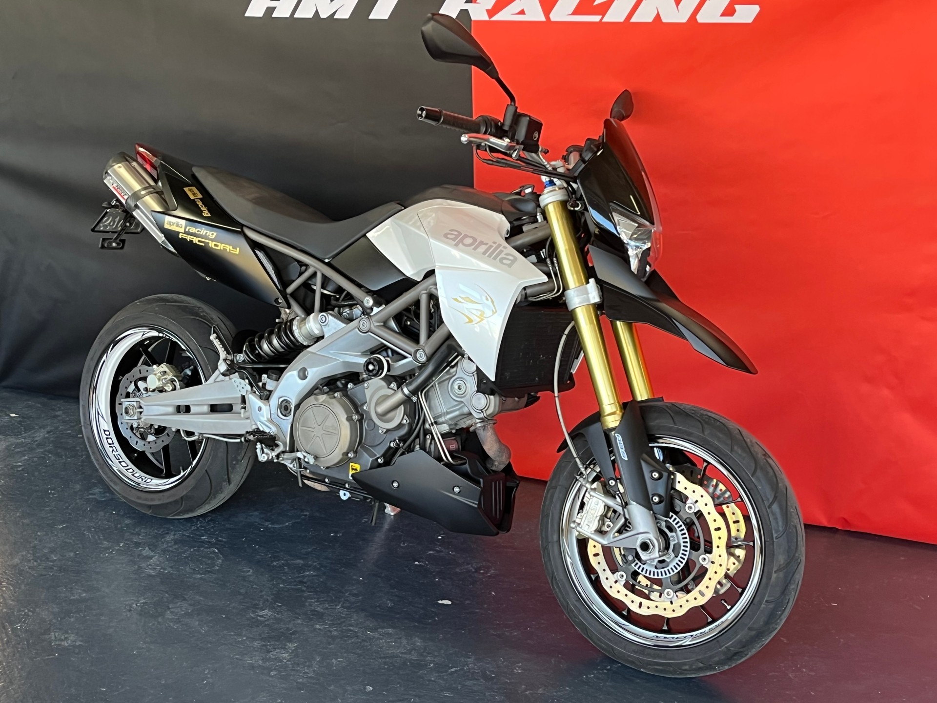 APRILIA Dorsoduro SMV 750-showroom-element-1