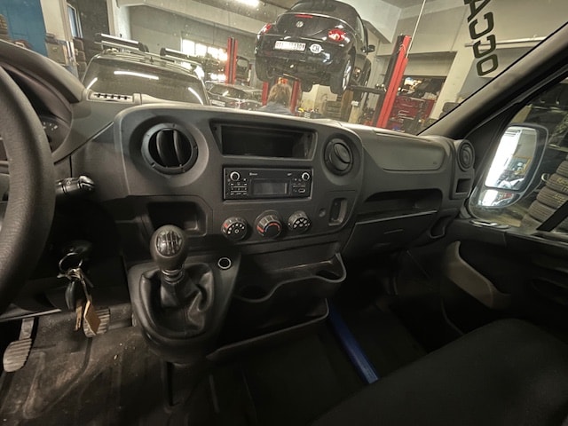 RENAULT Master T35 2.3dCi L2H2-image-7