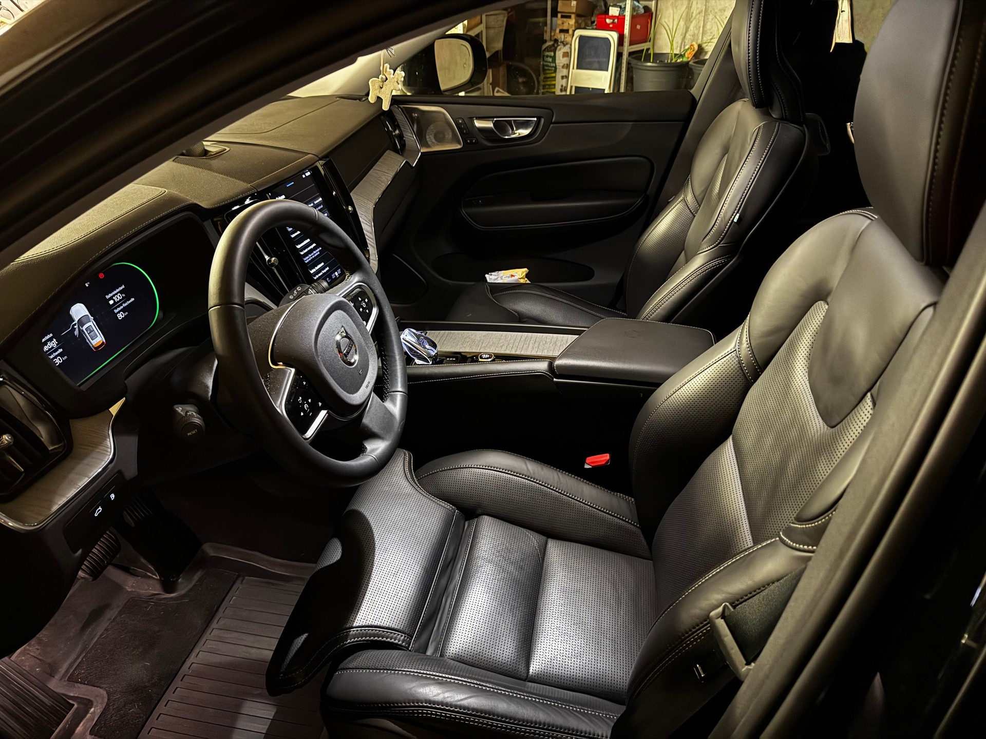 VOLVO XC60 T8 eAWD PluginHybrid Dark Xclusive Geartronic-image-4