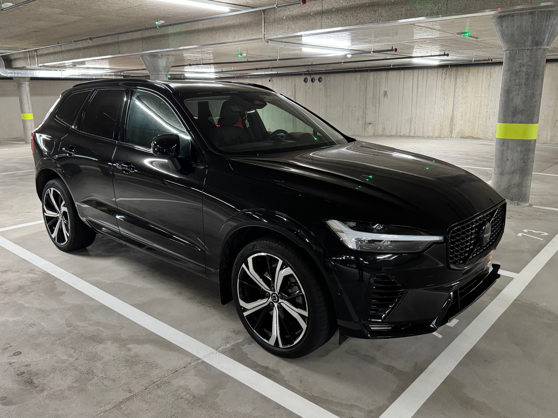 VOLVO XC60 T8 eAWD PluginHybrid Dark Xclusive Geartronic-image-1