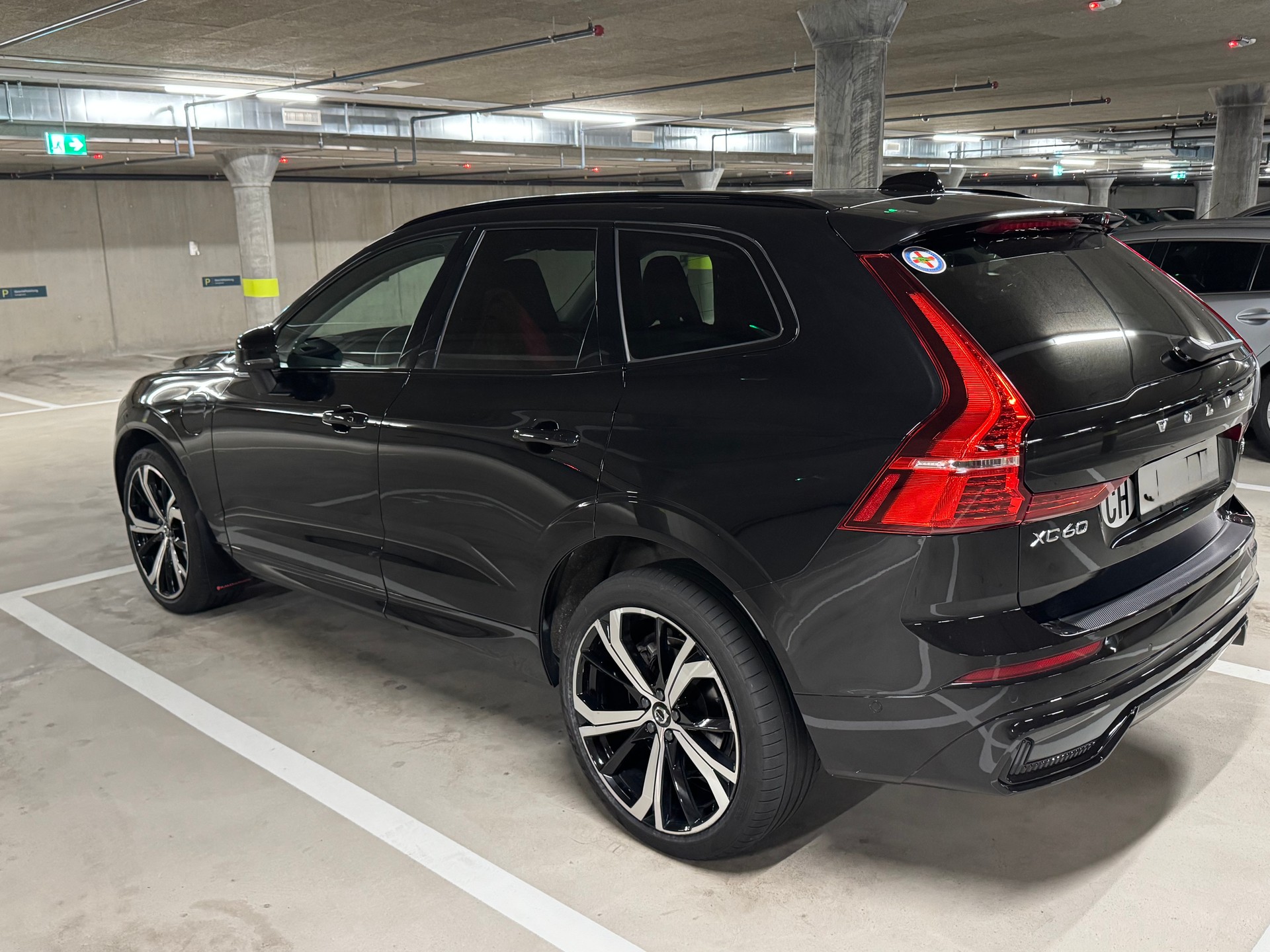 VOLVO XC60 T8 eAWD PluginHybrid Dark Xclusive Geartronic-image-2