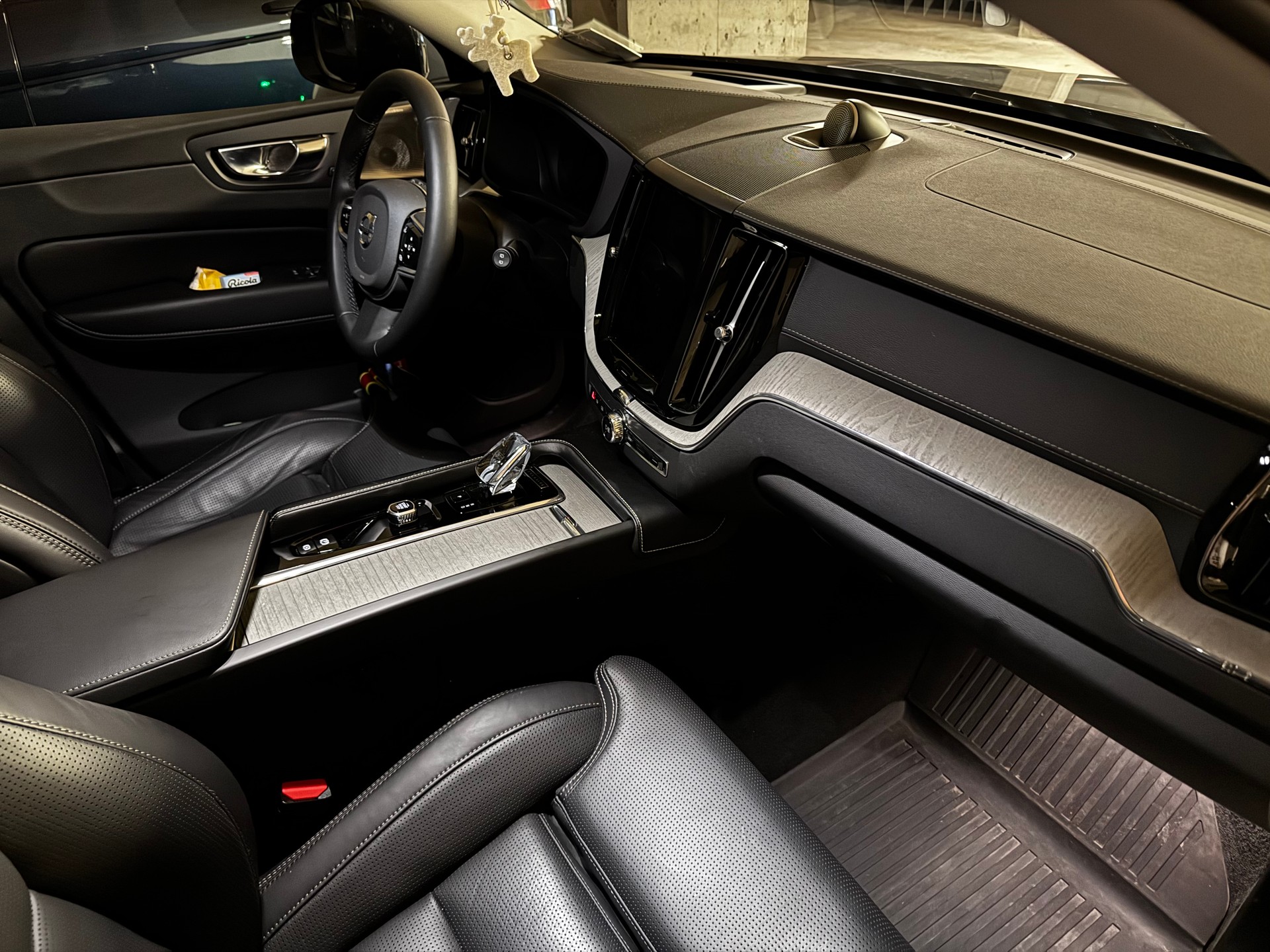 VOLVO XC60 T8 eAWD PluginHybrid Dark Xclusive Geartronic-image-5