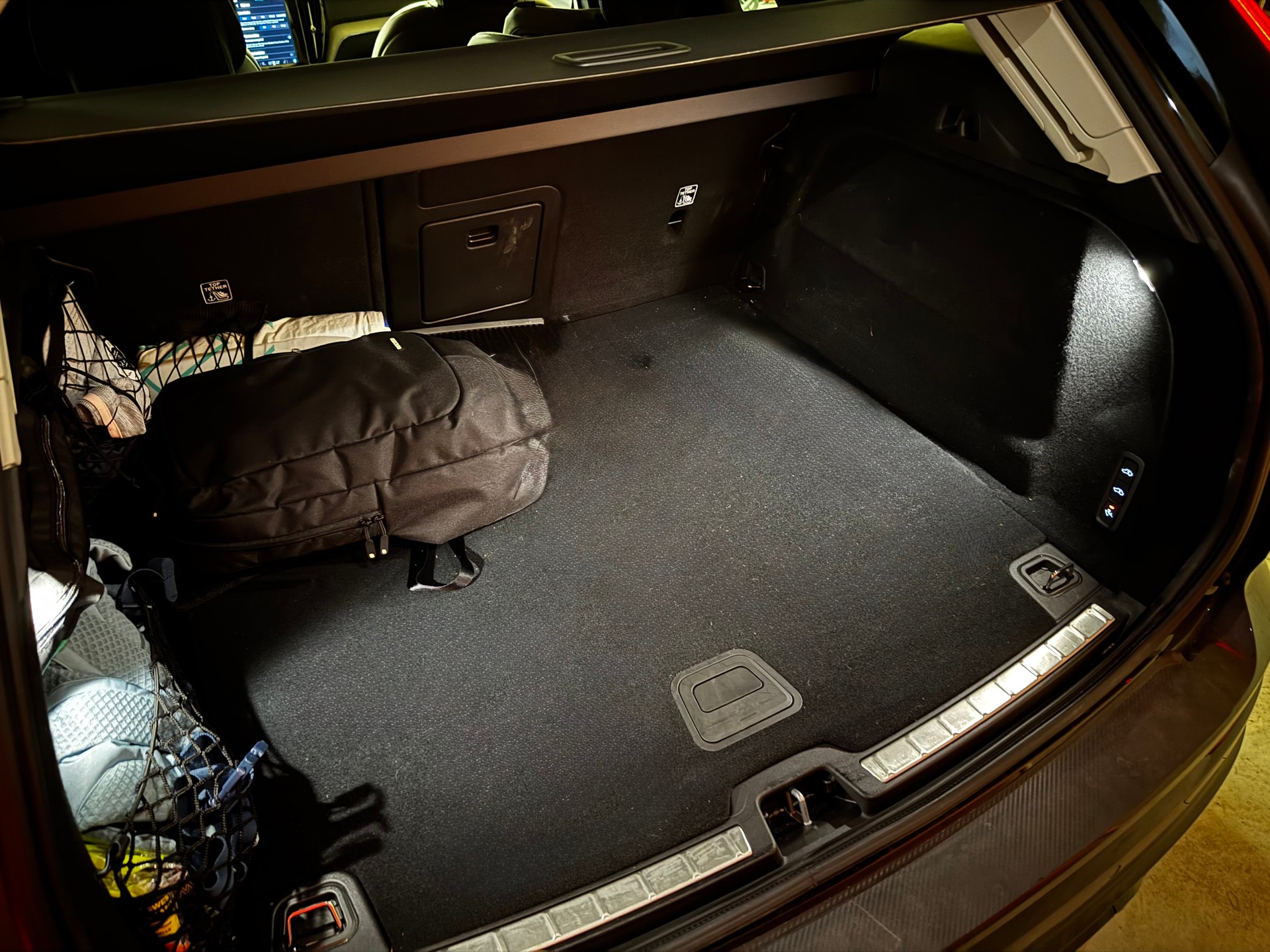 VOLVO XC60 T8 eAWD PluginHybrid Dark Xclusive Geartronic-image-8