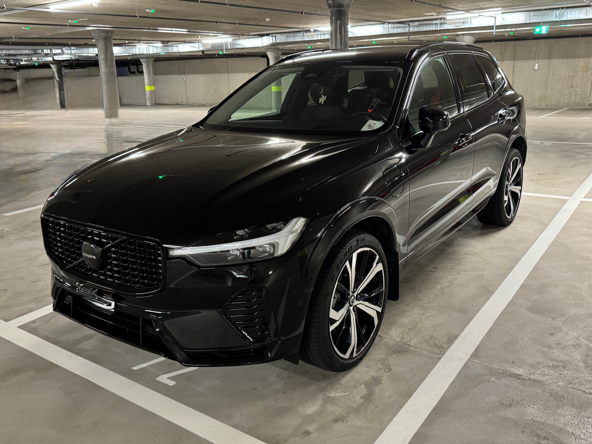 VOLVO XC60 T8 eAWD PluginHybrid Dark Xclusive Geartronic-image-0