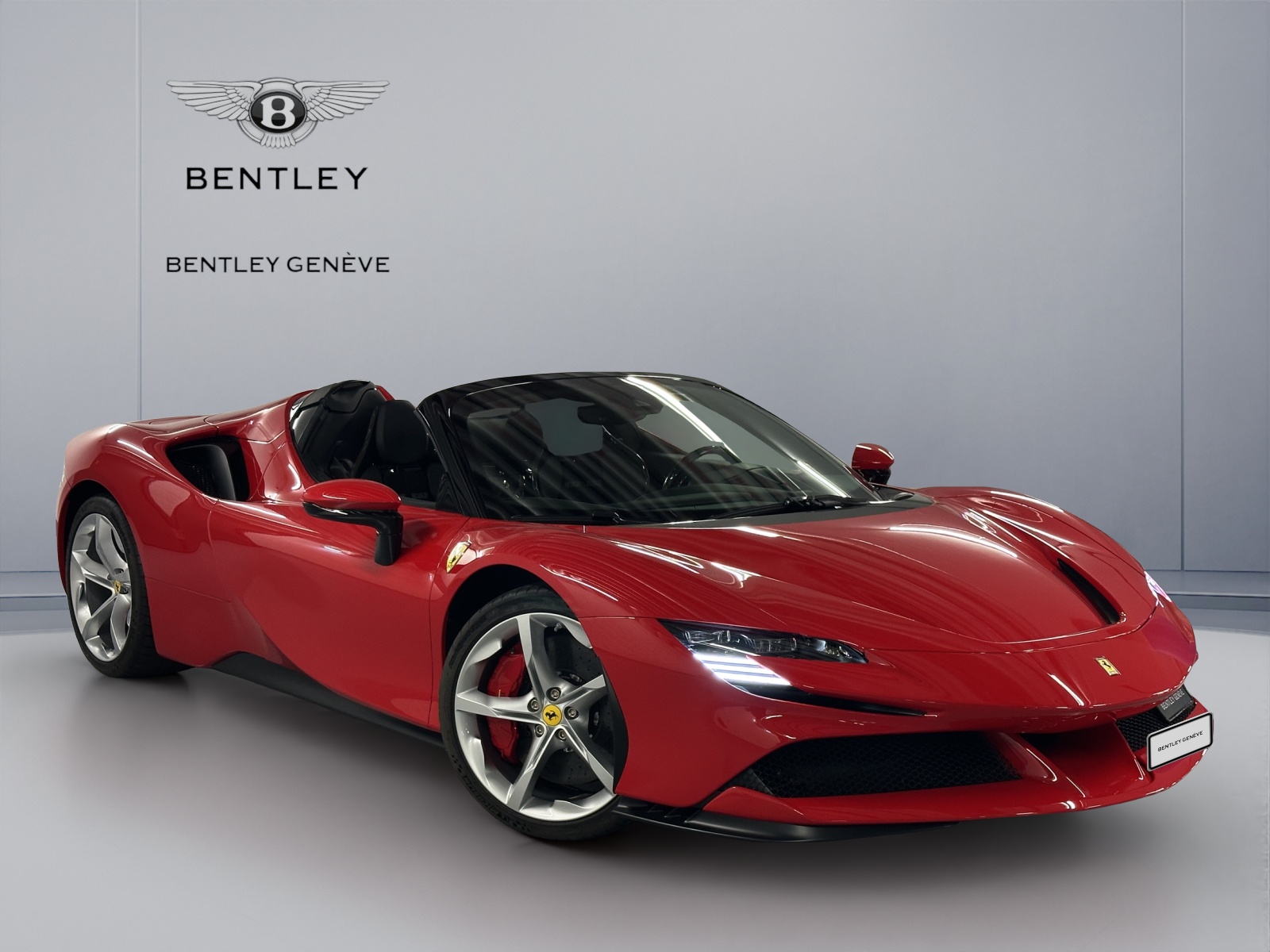 FERRARI SF90 Spider-showroom-element-2